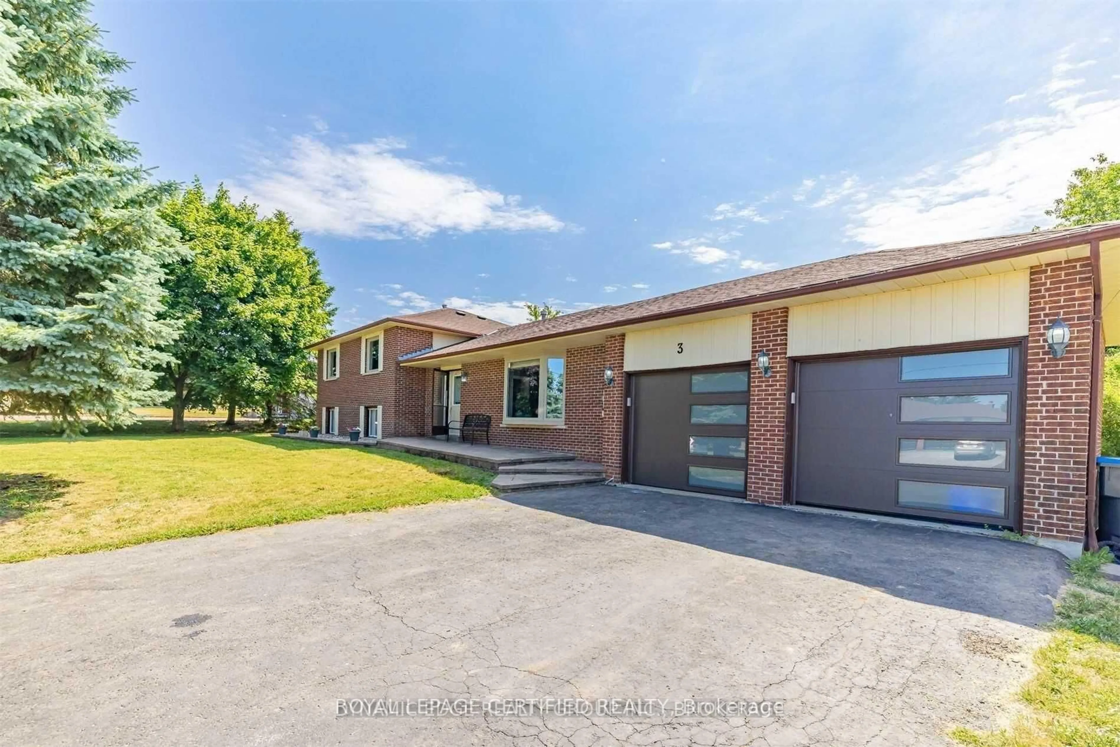 A pic from outside/outdoor area/front of a property/back of a property/a pic from drone, street for 3 Blue Horizon Crt, Caledon Ontario L7K 0T9