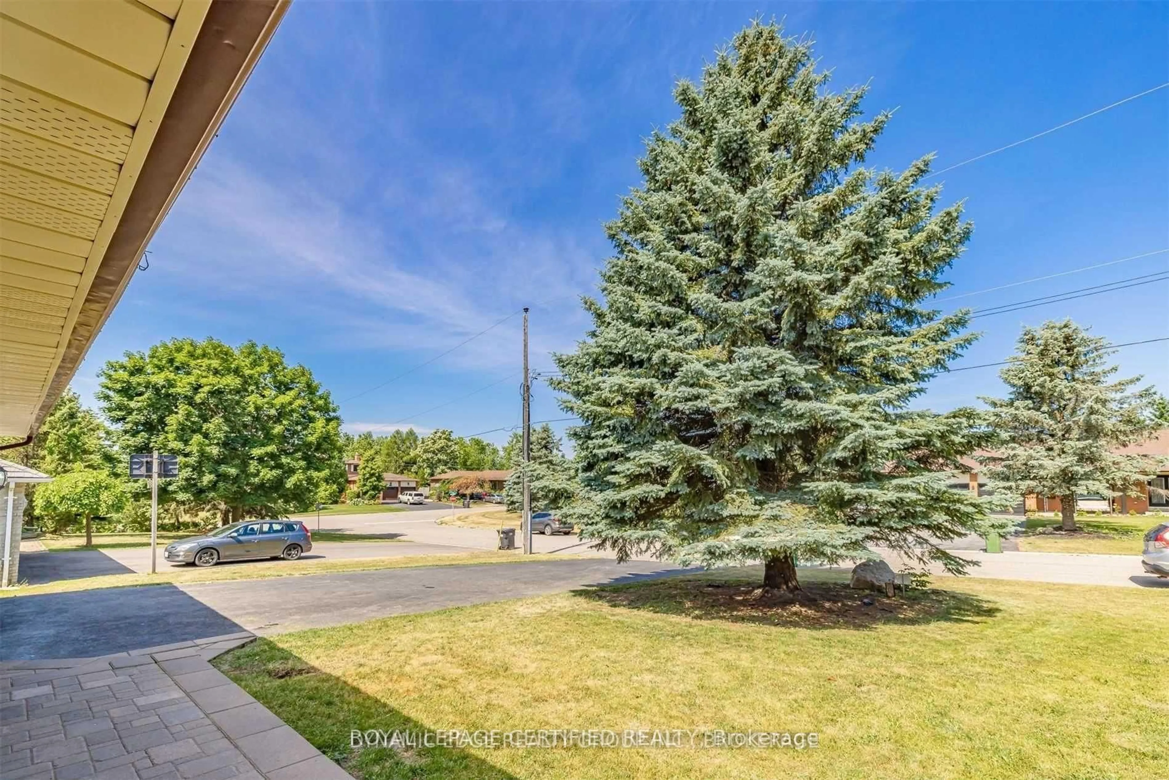 A pic from outside/outdoor area/front of a property/back of a property/a pic from drone, unknown for 3 Blue Horizon Crt, Caledon Ontario L7K 0T9