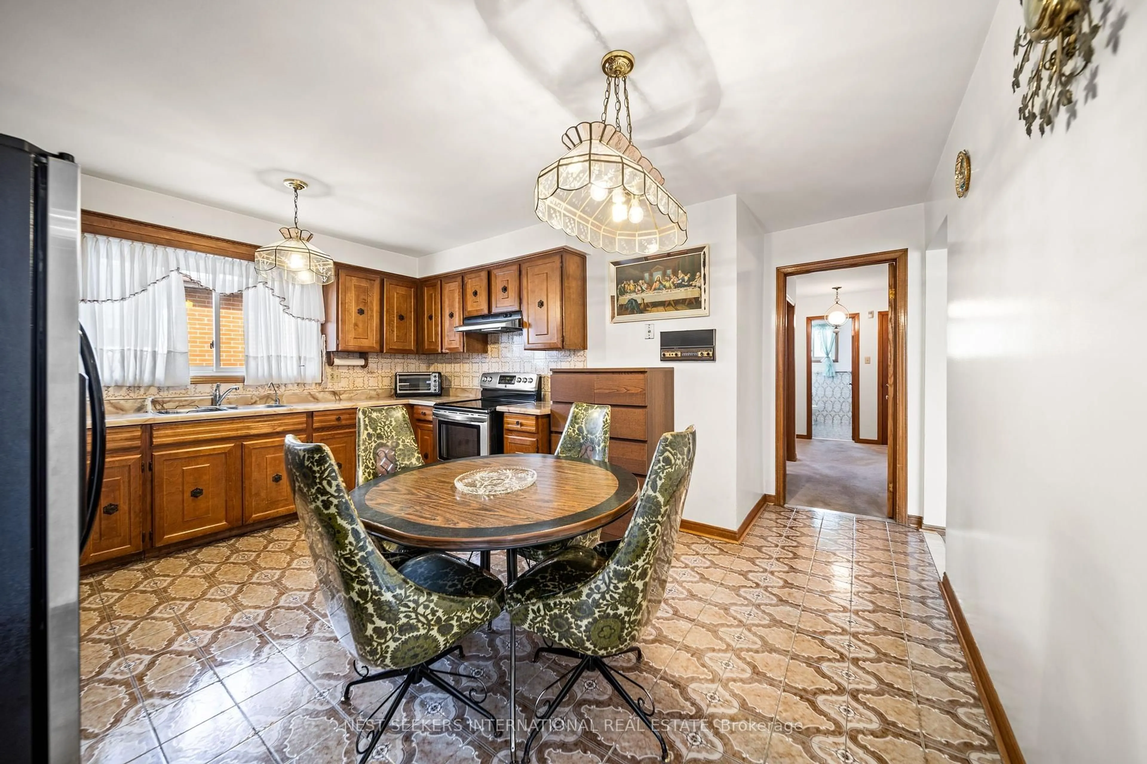Dining room, ceramic/tile floor for 3882 Midhurst Lane, Mississauga Ontario L4Z 1C7
