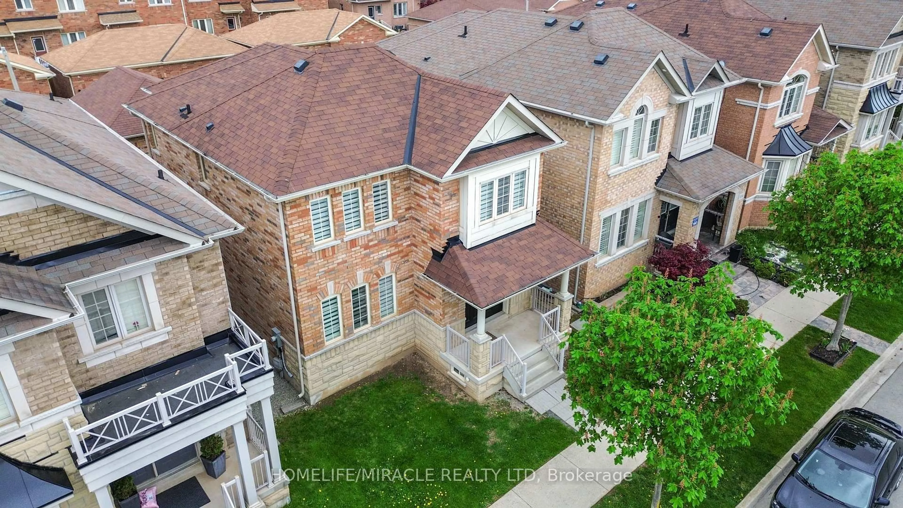 A pic from outside/outdoor area/front of a property/back of a property/a pic from drone, street for 3182 Robert Brown Blvd, Oakville Ontario L6M 0P2