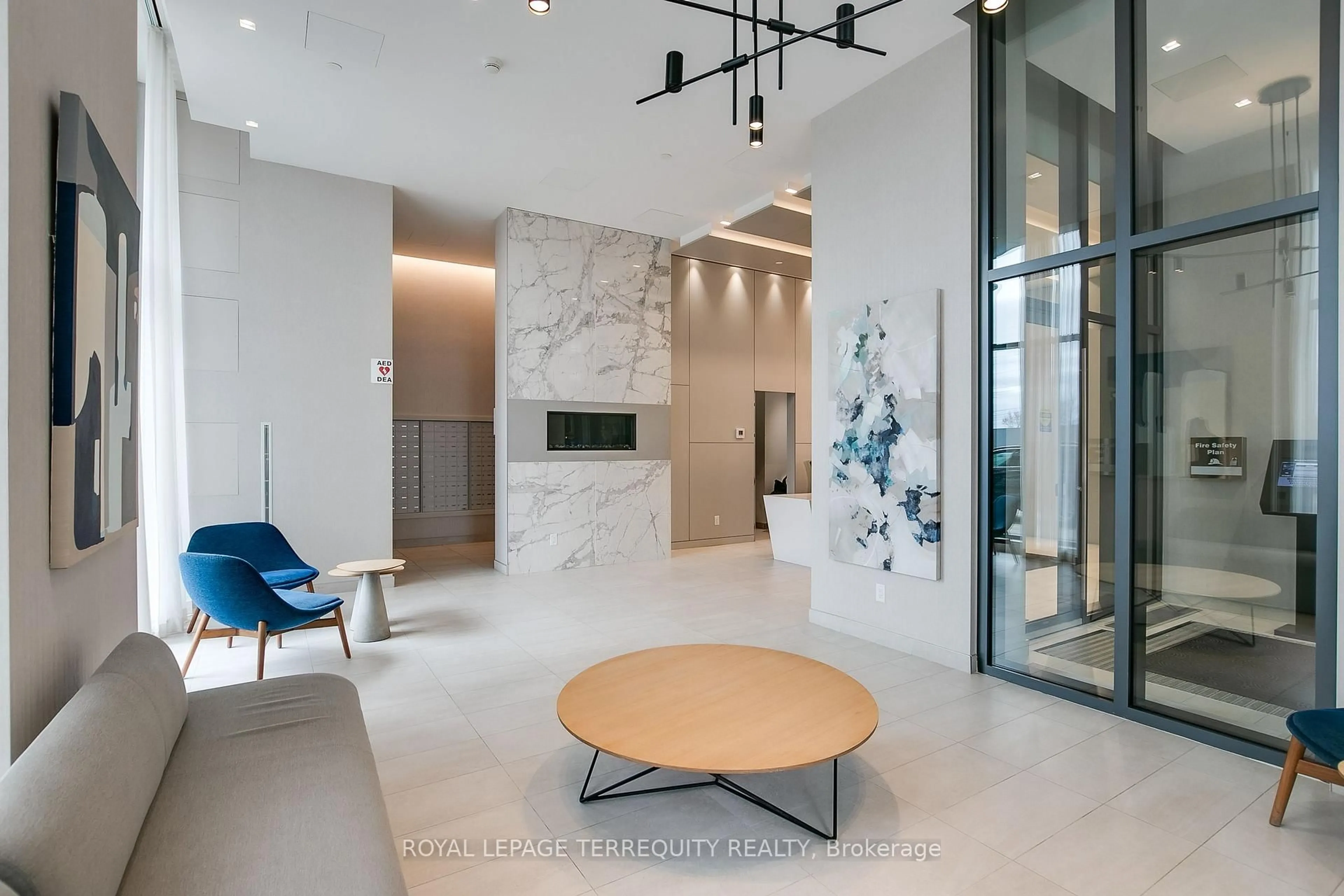 Indoor foyer for 30 Samuel Wood Way #1911, Toronto Ontario M9B 0C9