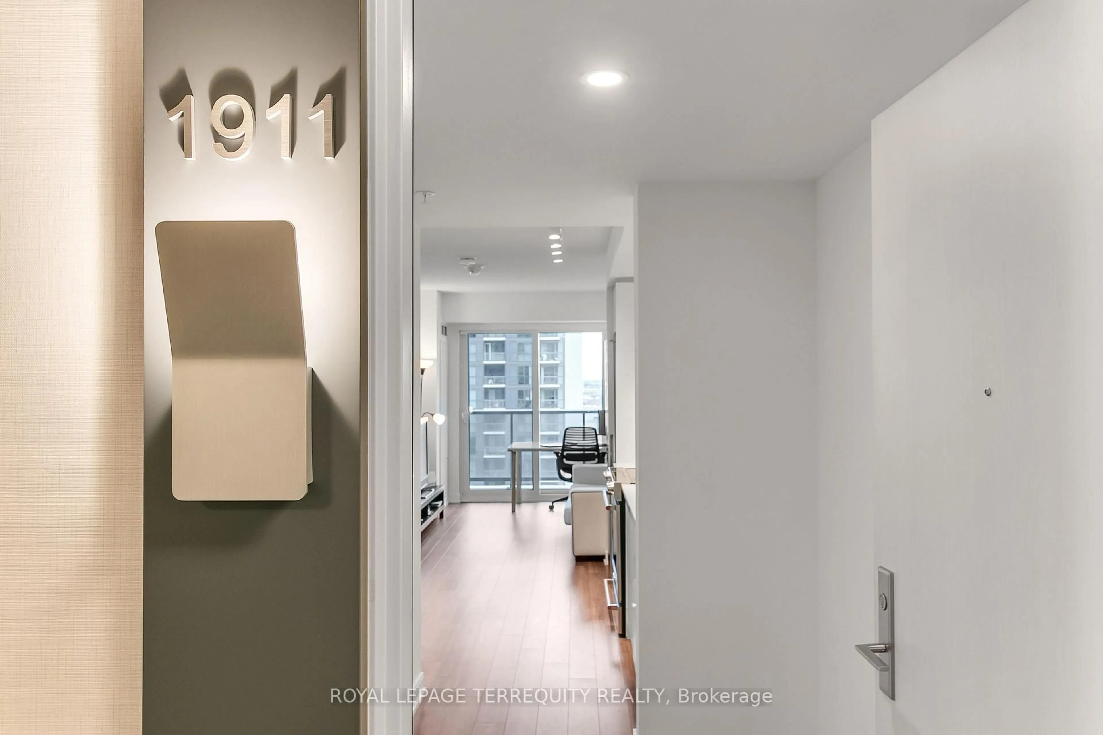 Indoor entryway for 30 Samuel Wood Way #1911, Toronto Ontario M9B 0C9