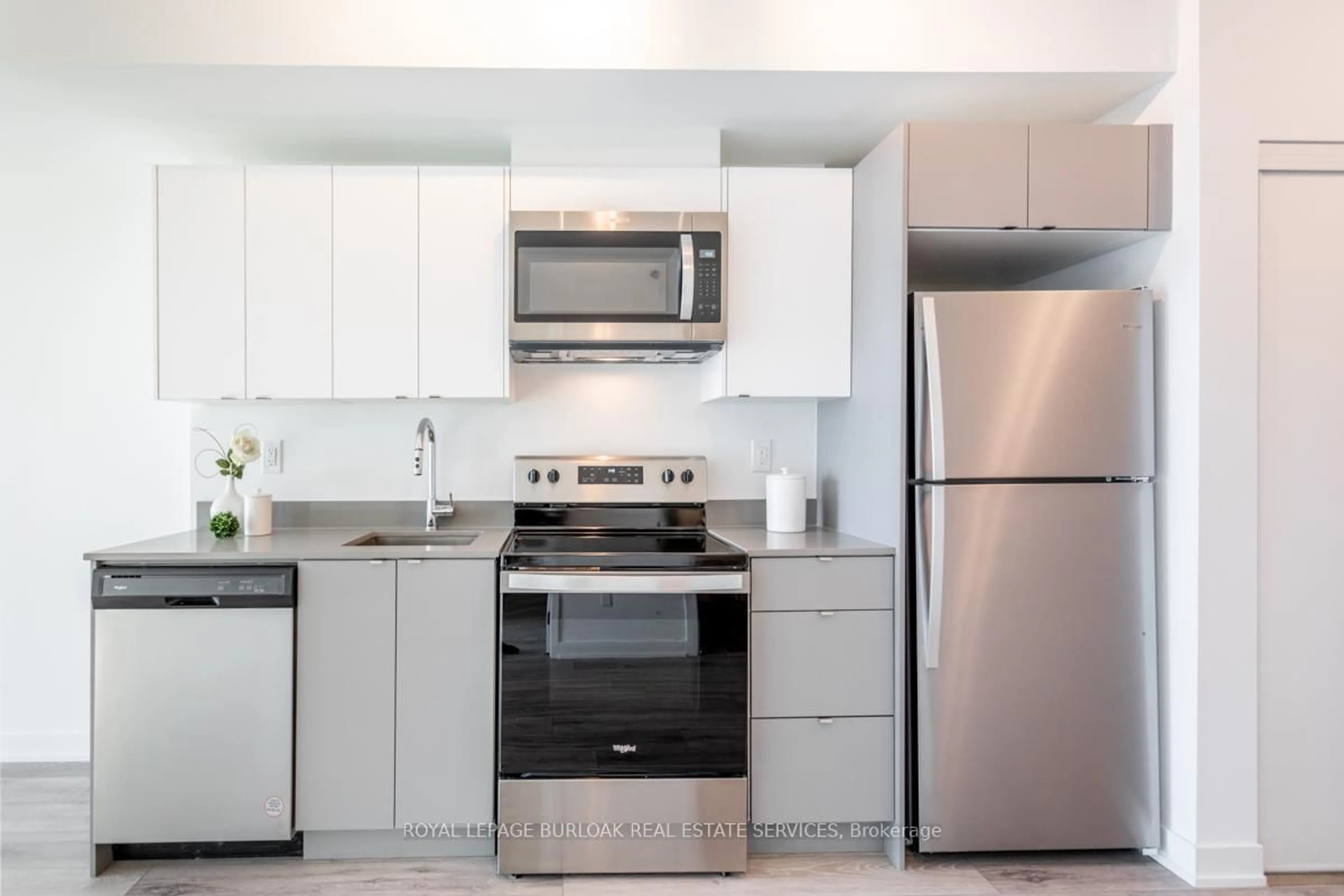 Standard kitchen, unknown for 3210 Dakota Common #A401, Burlington Ontario L7M 2A8