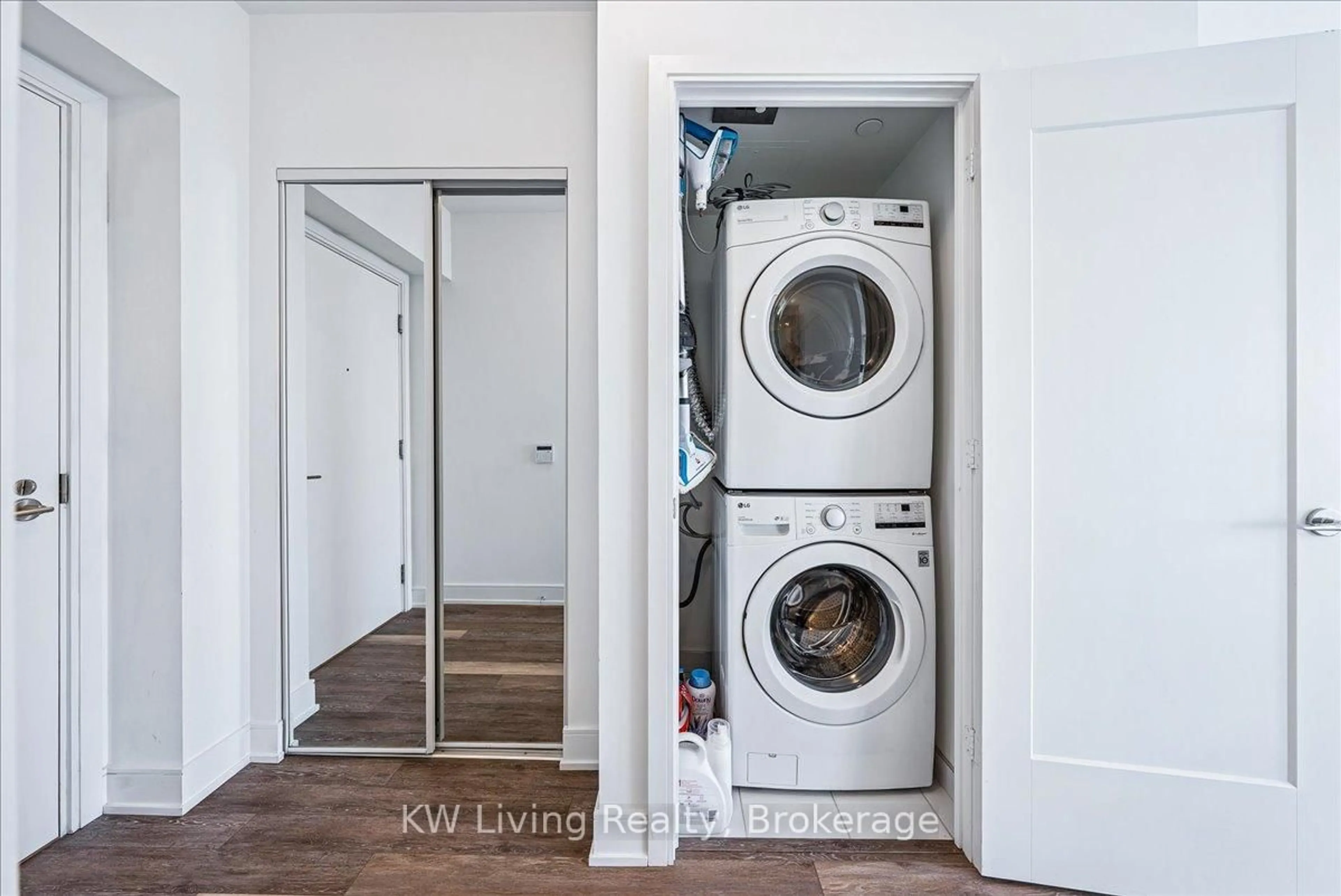 Laundry room for 70 Annie Craig Dr #5406, Toronto Ontario M8V 0G2