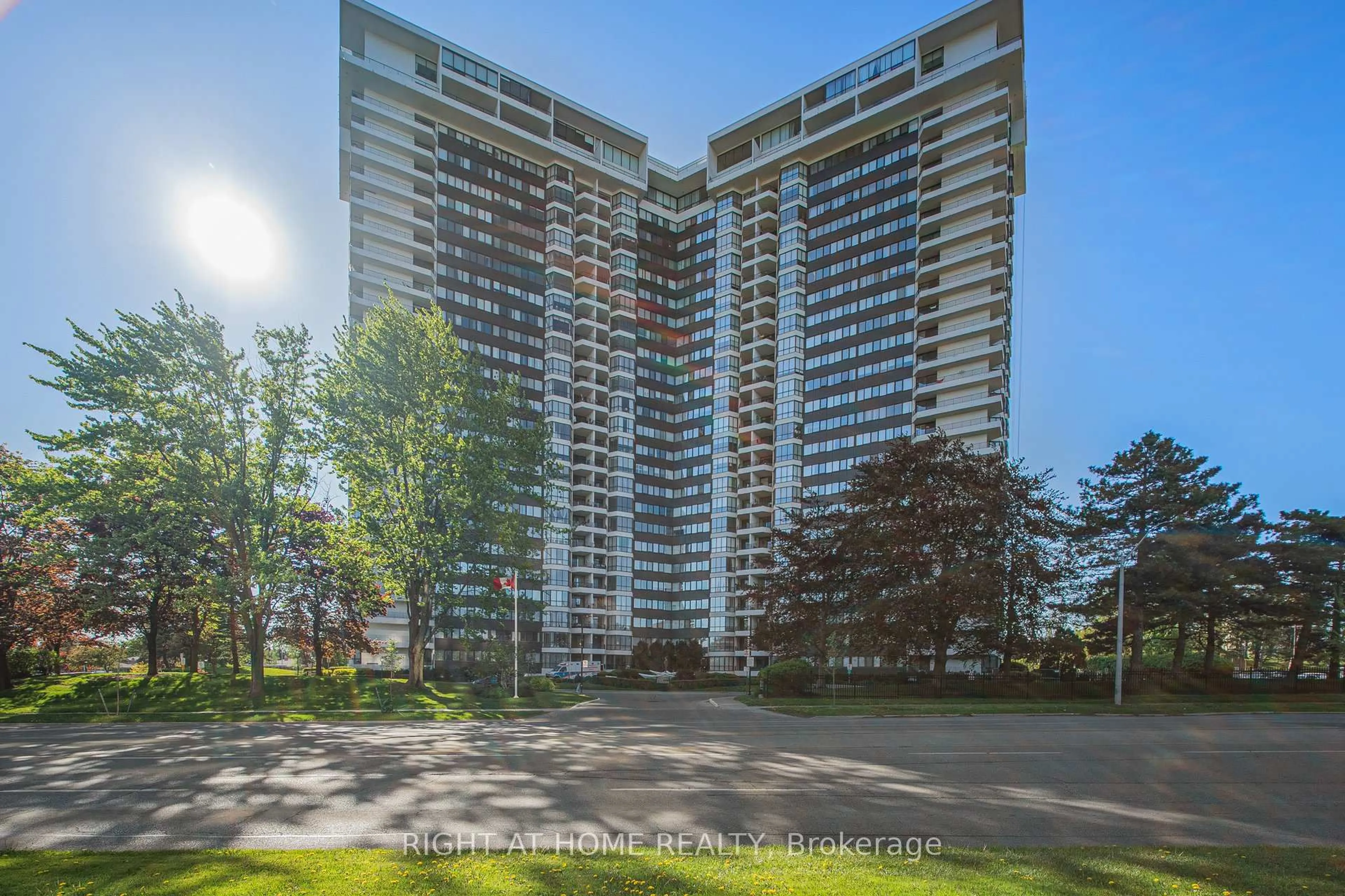 Unknown for 1333 Bloor St #103, Mississauga Ontario L4Y 3T6