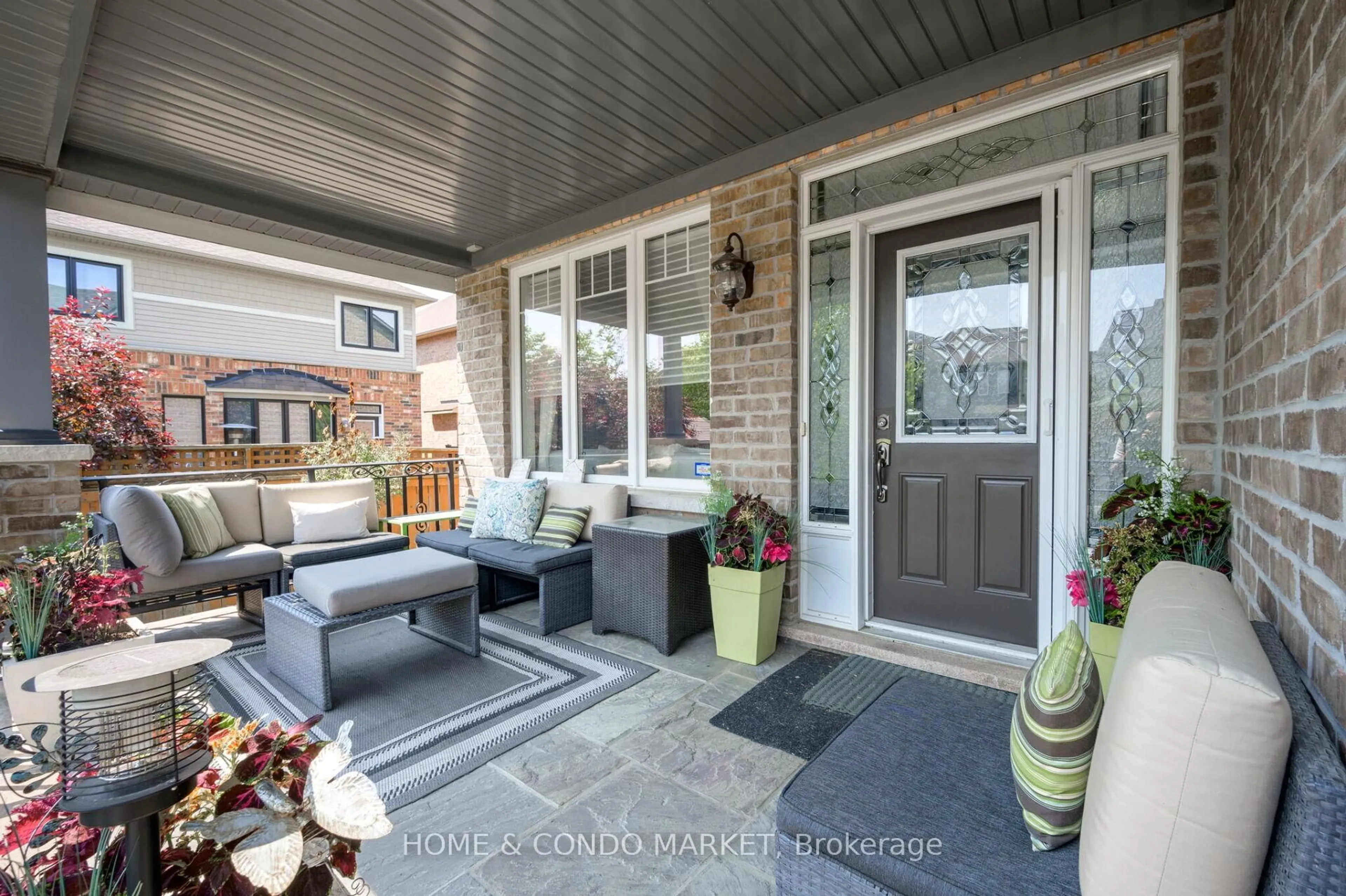 Patio, street for 31 Cottonfield Circ, Caledon Ontario L7C 3M9