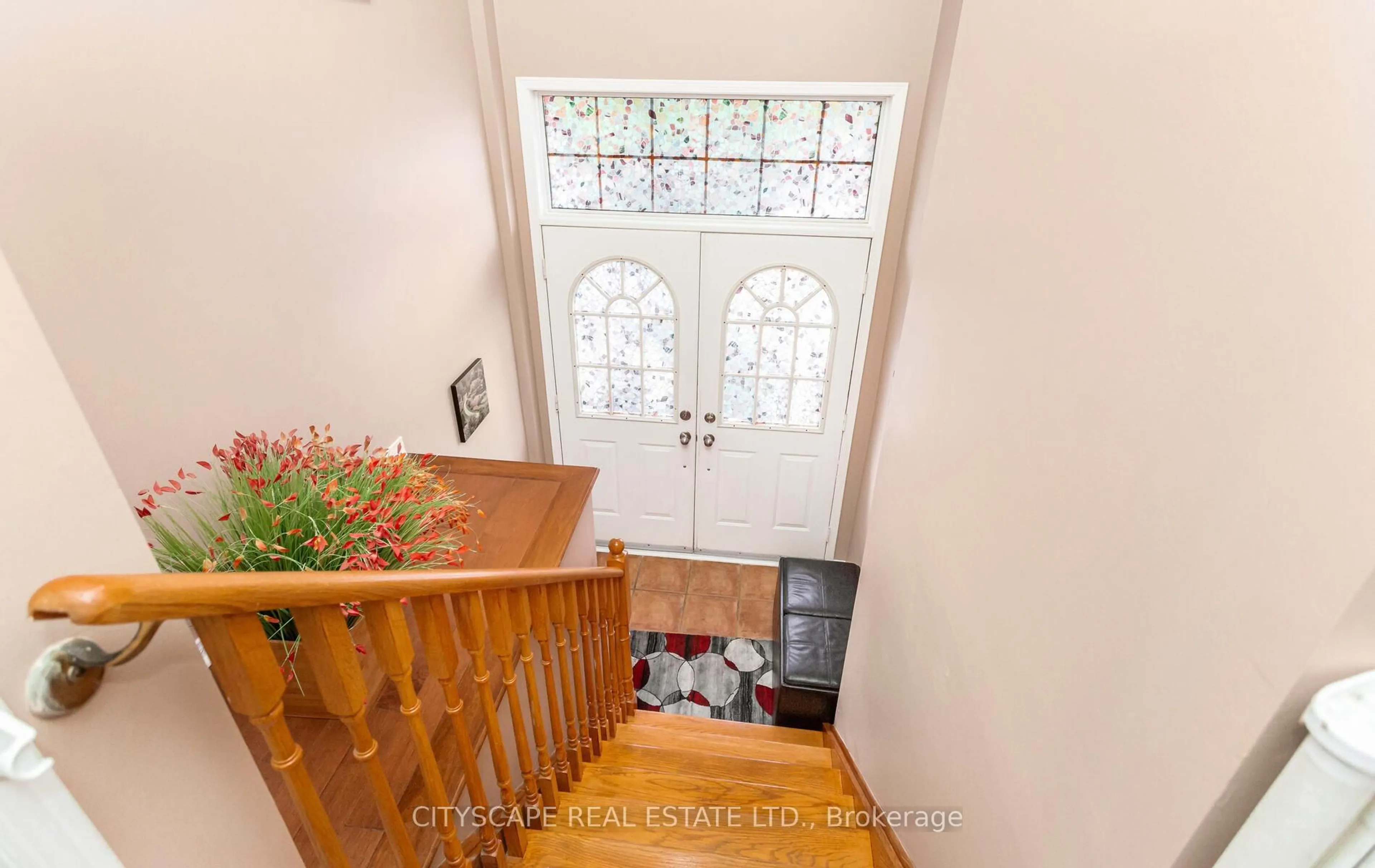 Indoor foyer for 6607 Jazzy Mews, Mississauga Ontario L5W 1S2
