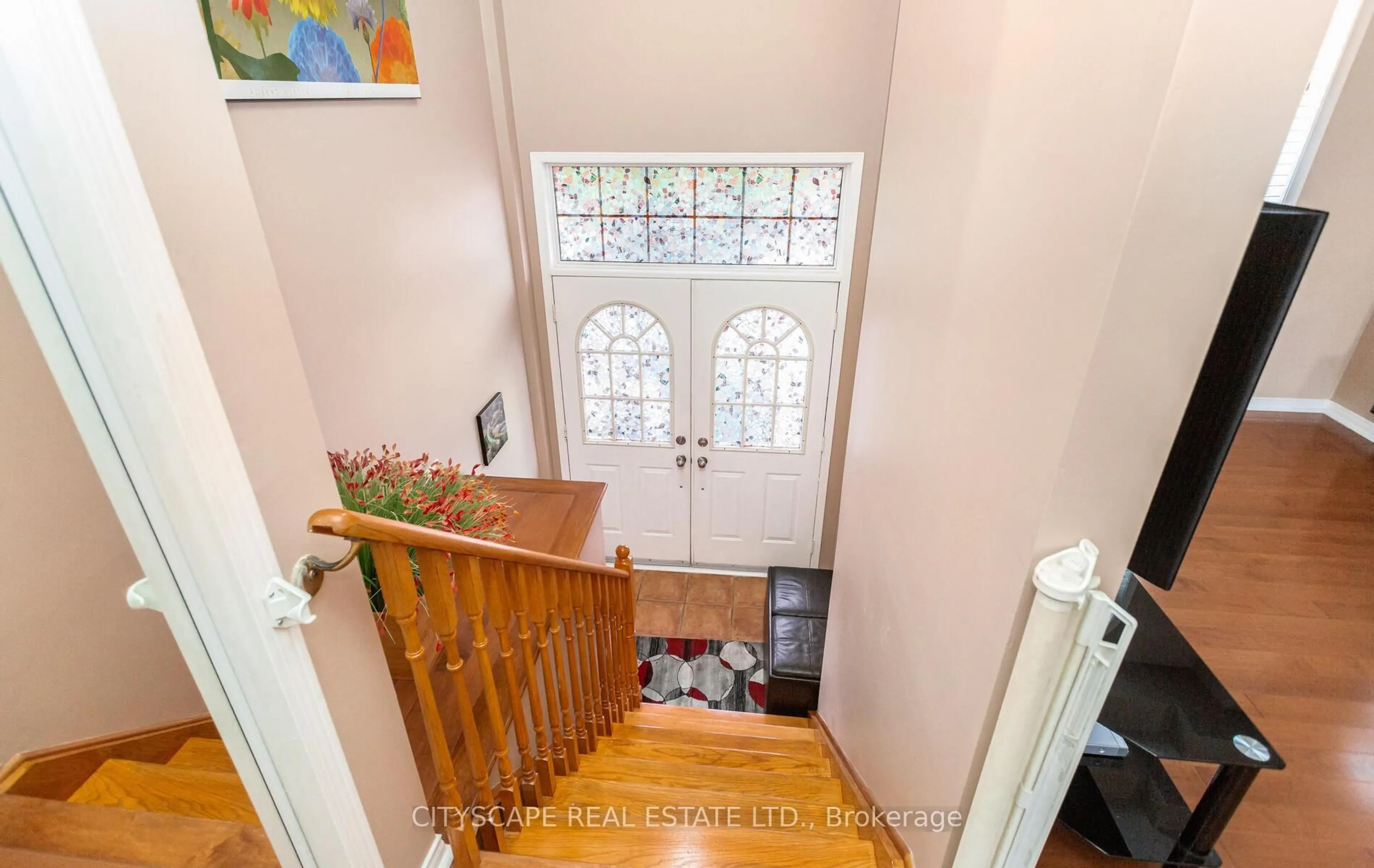 Indoor foyer for 6607 Jazzy Mews, Mississauga Ontario L5W 1S2