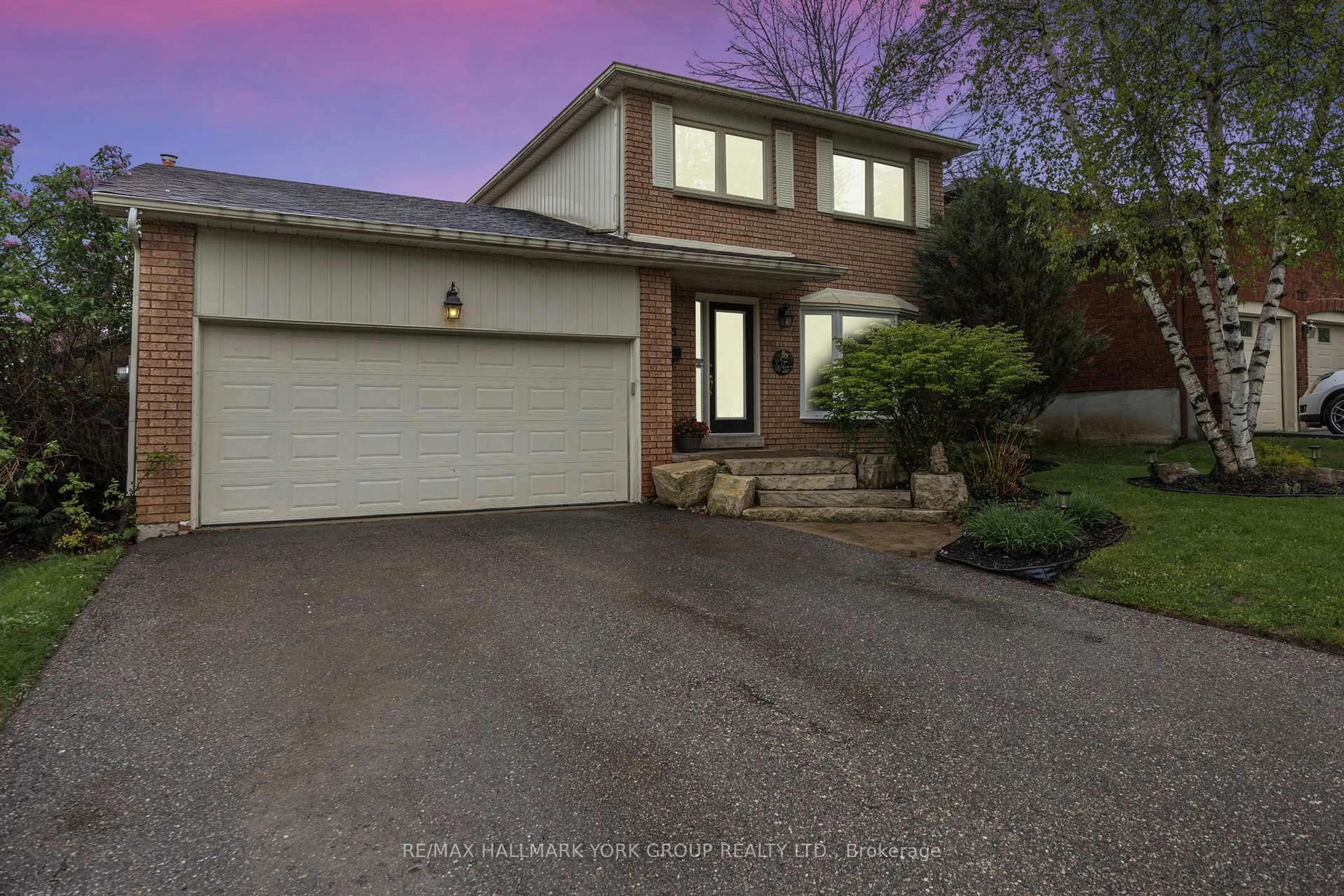 Unknown for 215 Beechfield Cres, Orangeville Ontario L9W 4N2