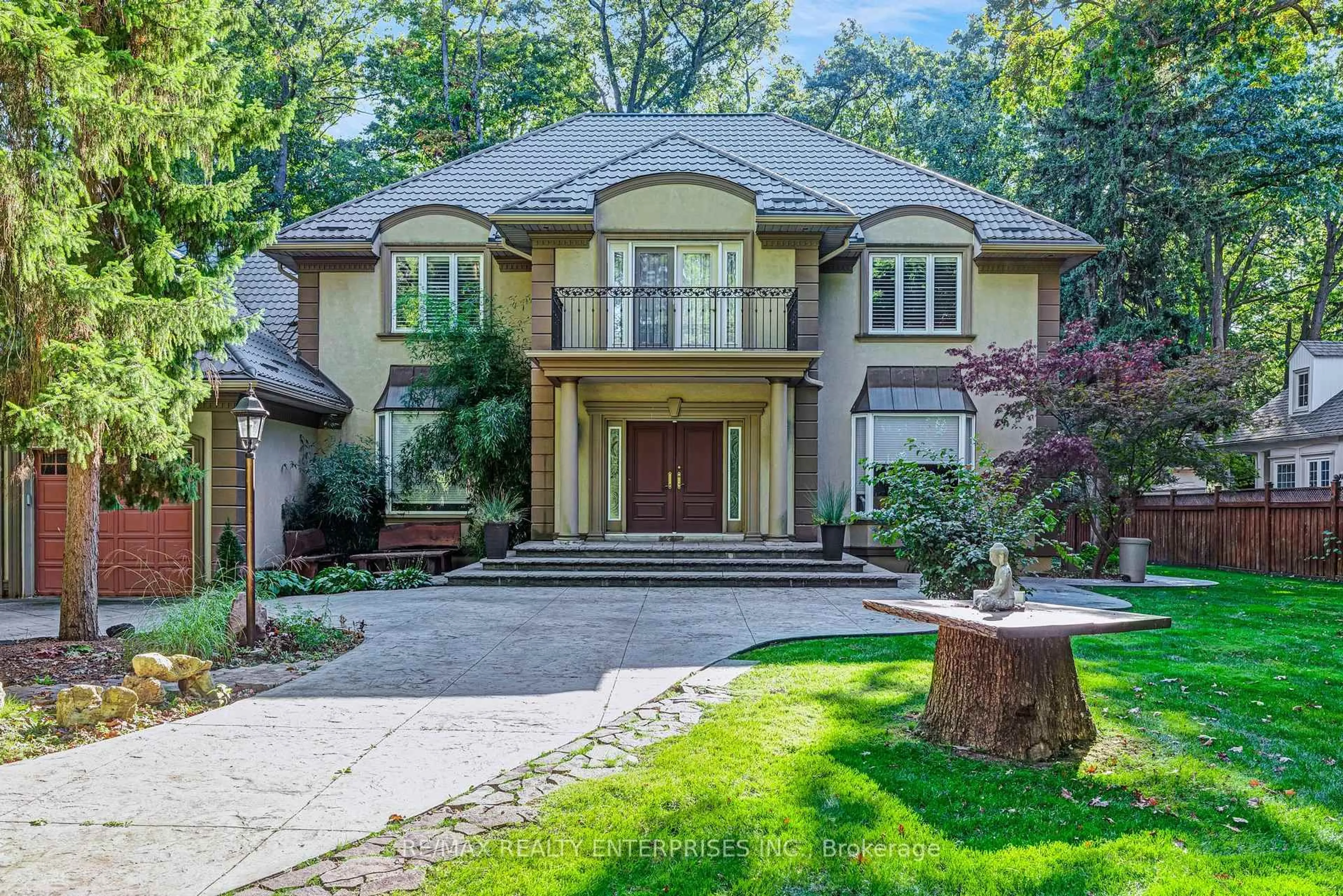 Home with brick exterior material, unknown for 2162 Parker Dr, Mississauga Ontario L5B 1W2