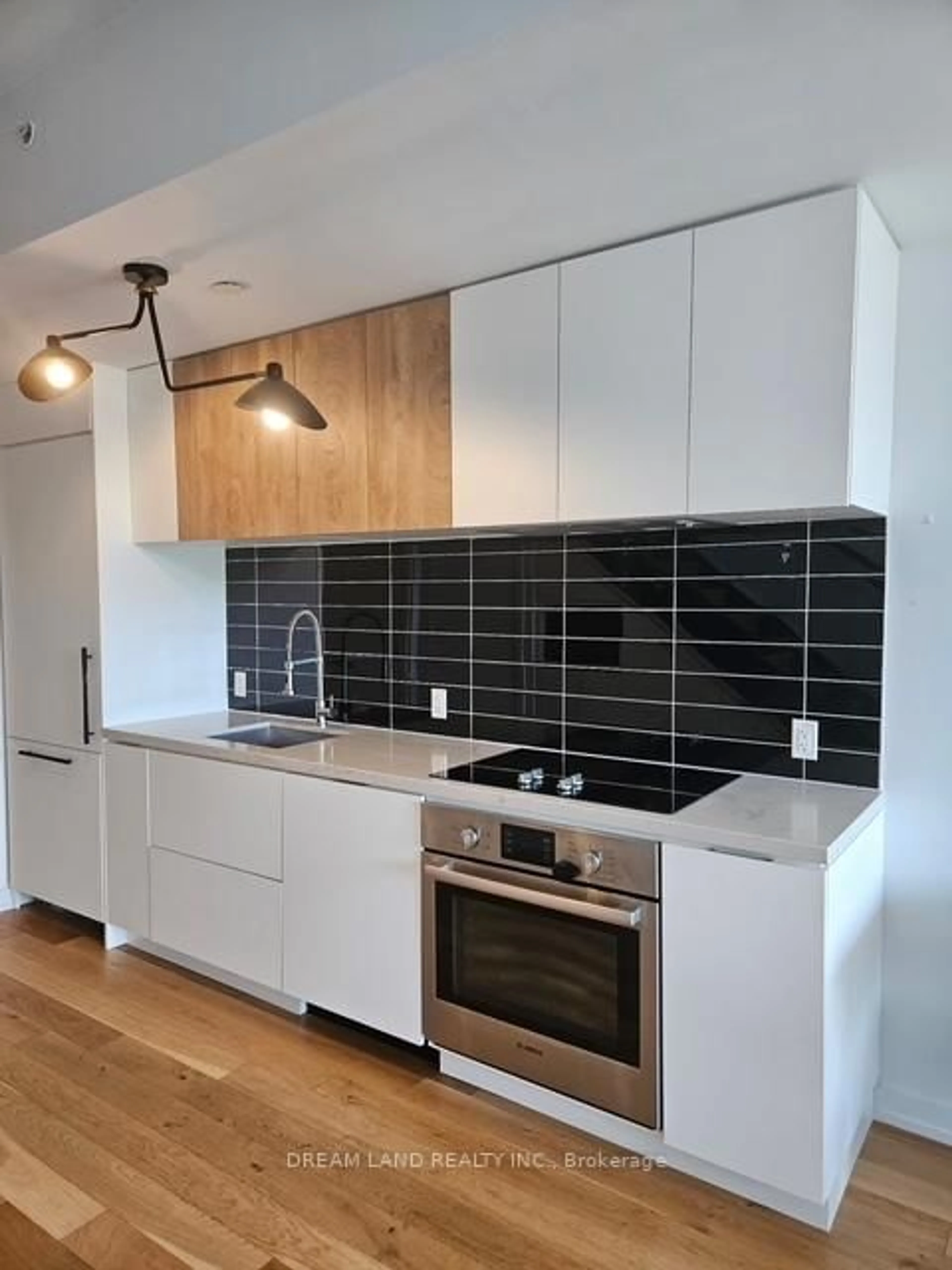 Standard kitchen, wood/laminate floor for 35 Wabash Ave #314, Toronto Ontario M6R 0A9