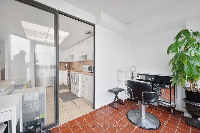 Additional property image - 8 Lisa St Unit 1702