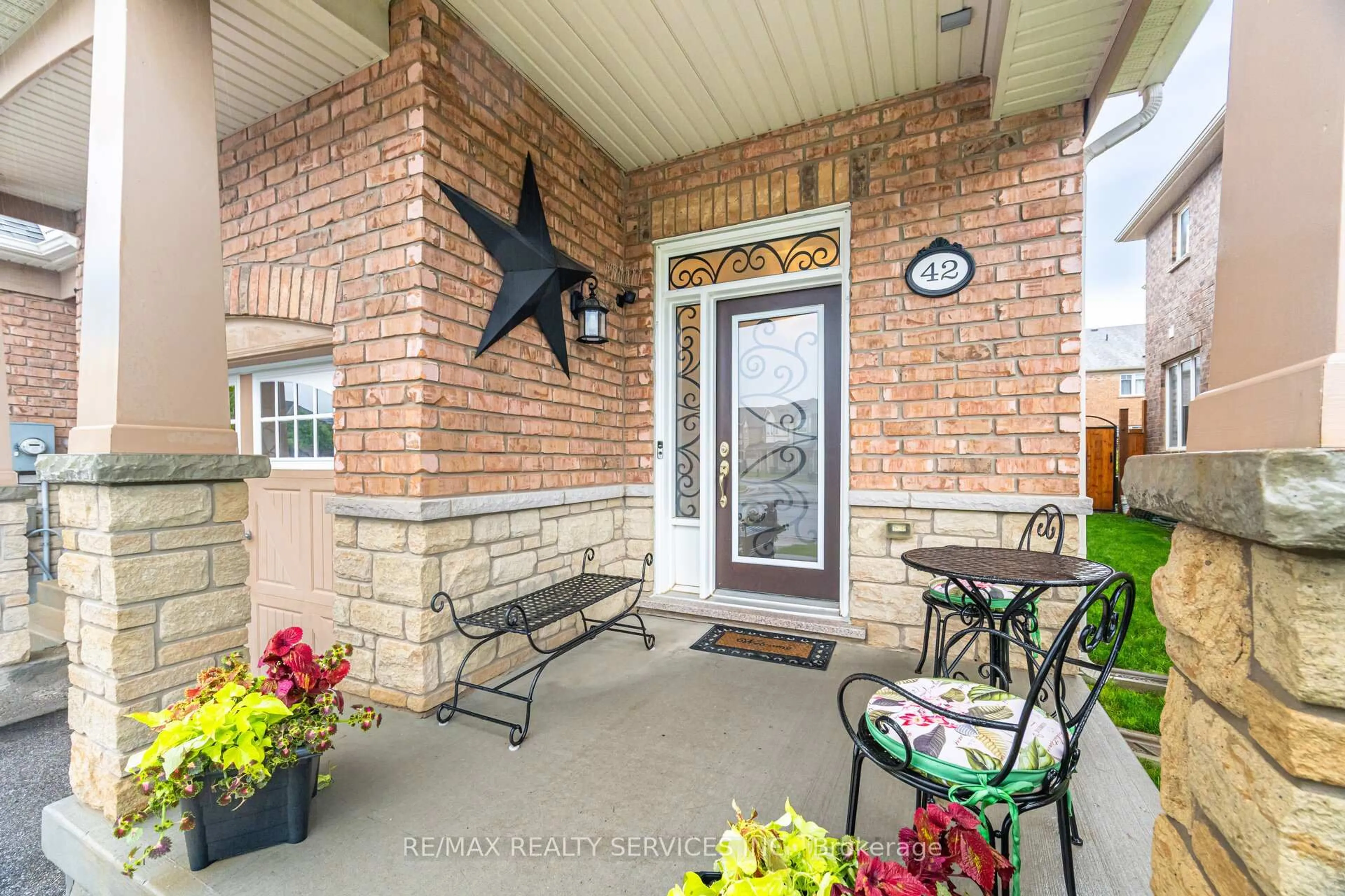 Patio, street for 42 Abigail Cres, Caledon Ontario L7L 2J3