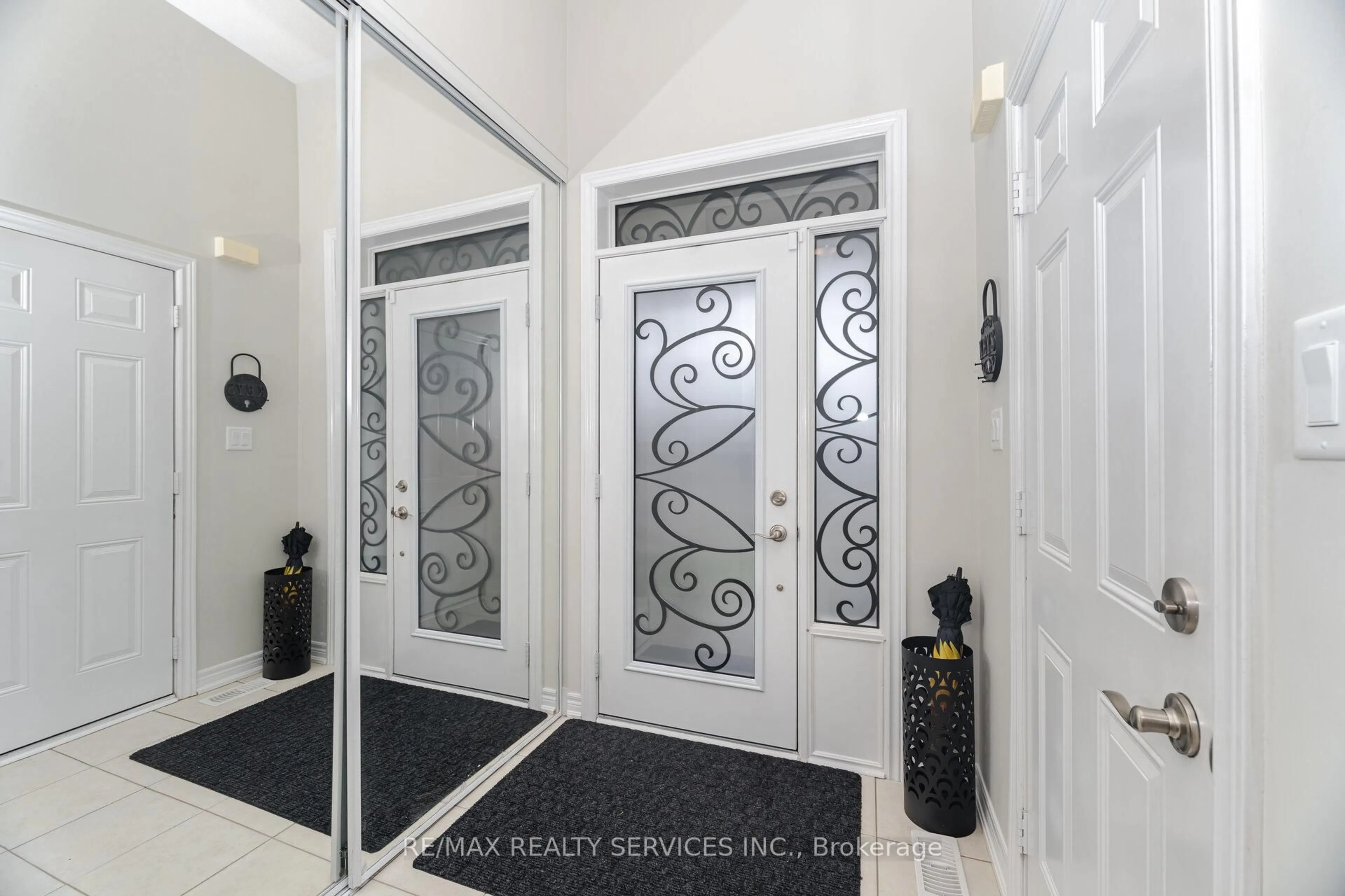 Indoor entryway for 42 Abigail Cres, Caledon Ontario L7L 2J3