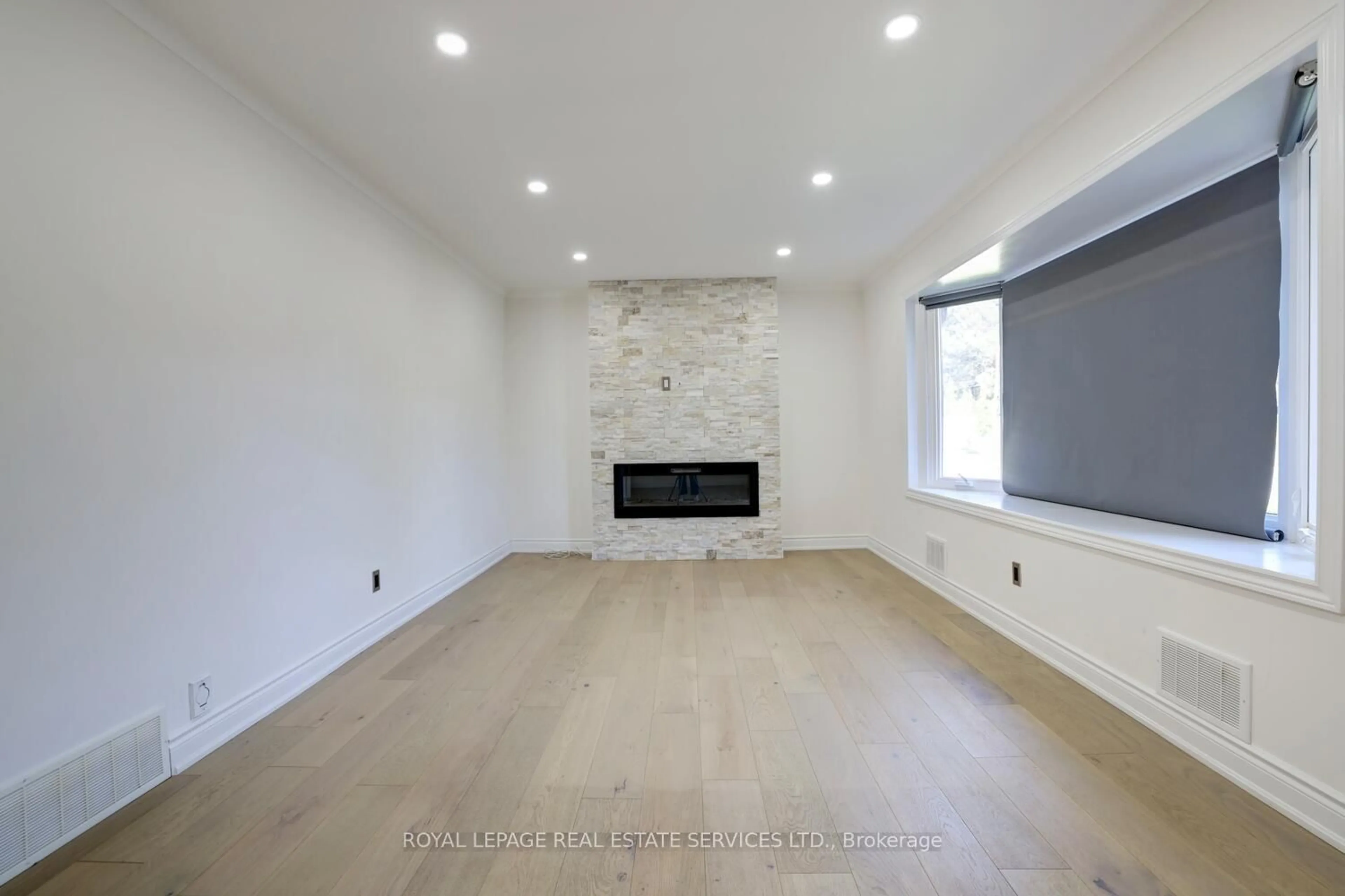 A pic of a room for 2 North Heights Rd, Toronto Ontario M9B 2T1