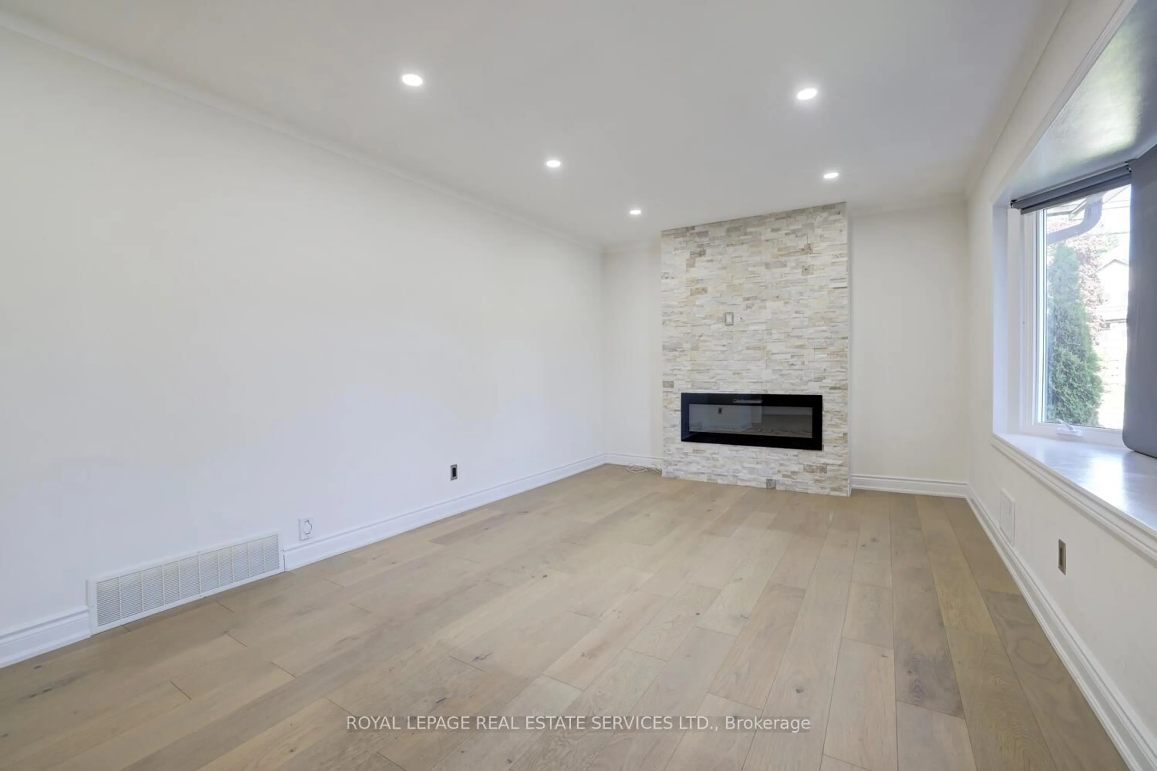 A pic of a room for 2 North Heights Rd, Toronto Ontario M9B 2T1