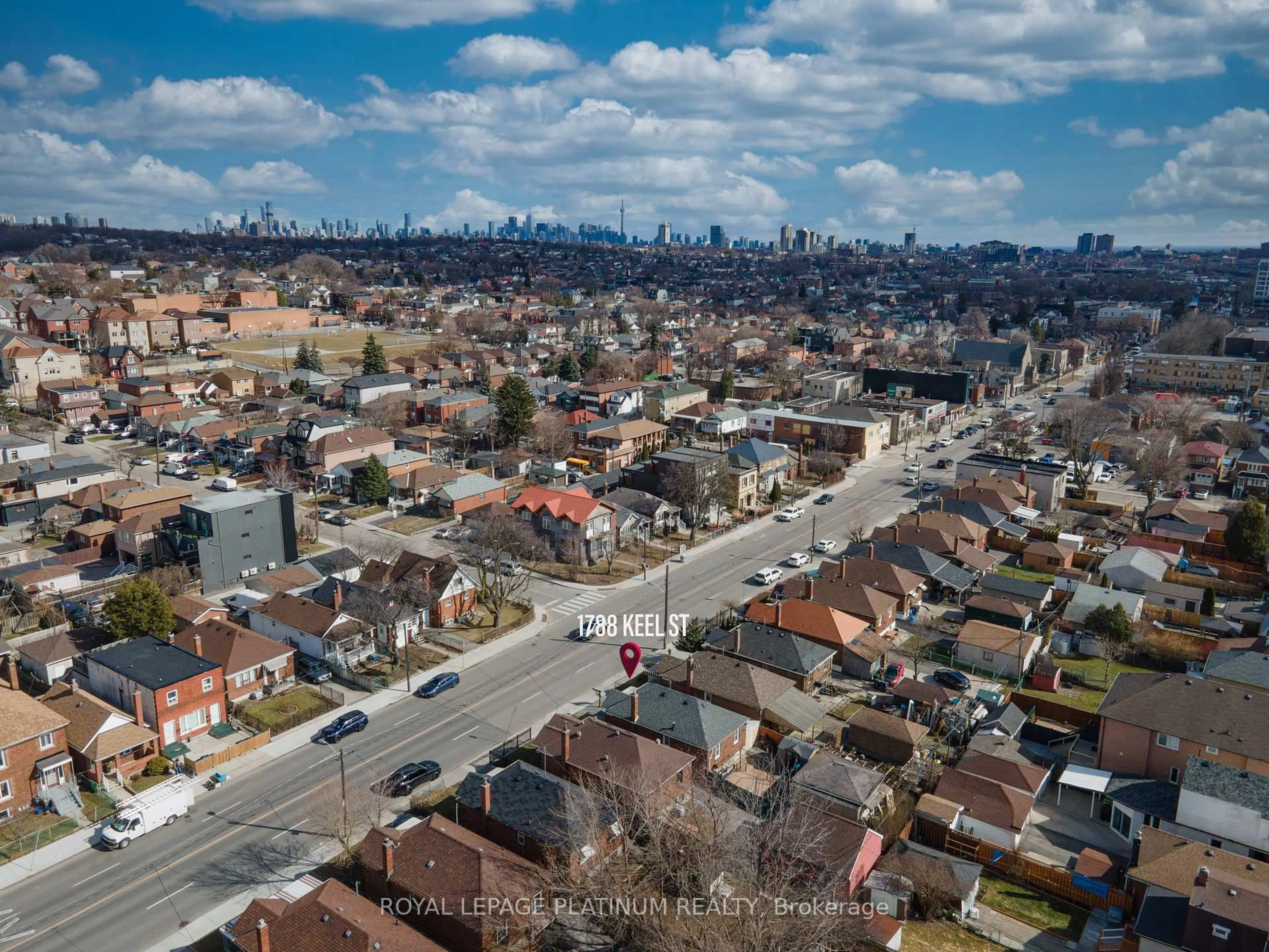 A pic from outside/outdoor area/front of a property/back of a property/a pic from drone, street for 1788 Keele St, Toronto Ontario M6M 3X1