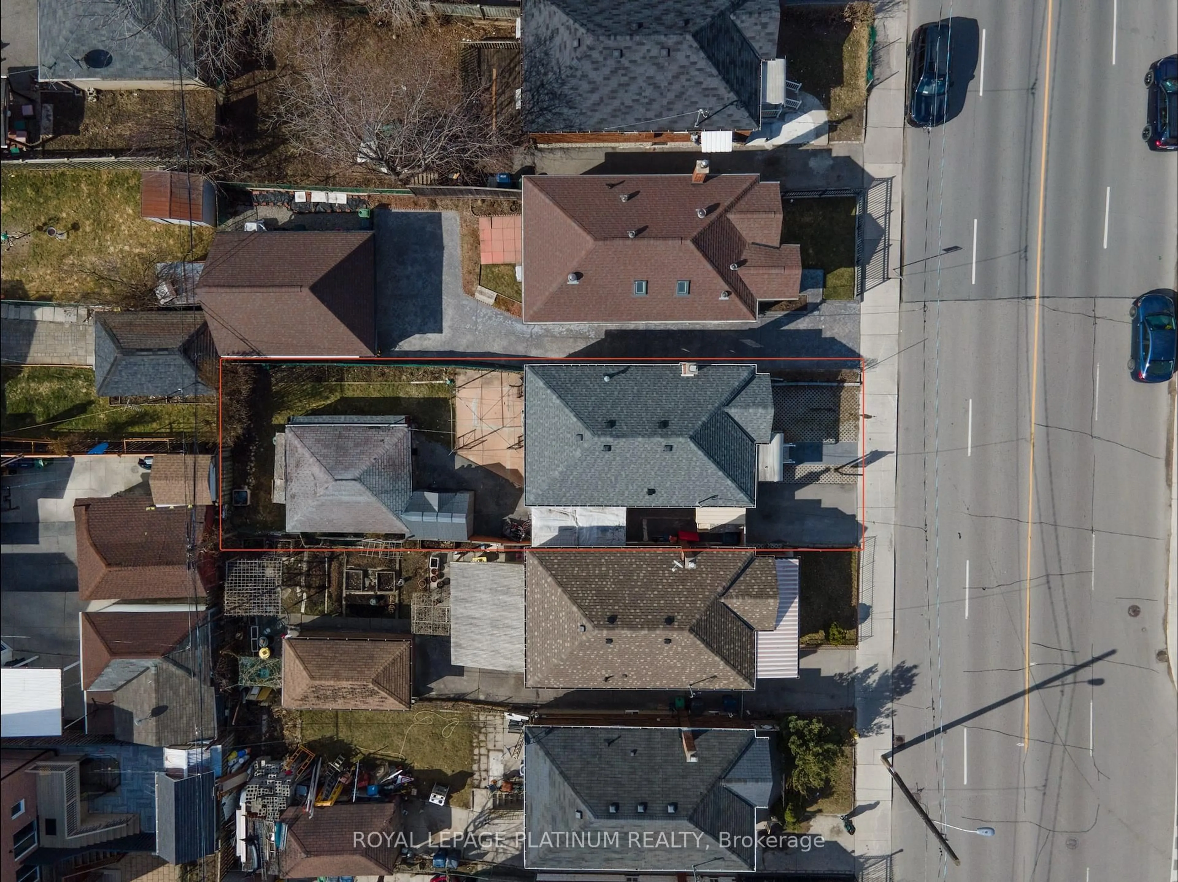 A pic from outside/outdoor area/front of a property/back of a property/a pic from drone, street for 1788 Keele St, Toronto Ontario M6M 3X1