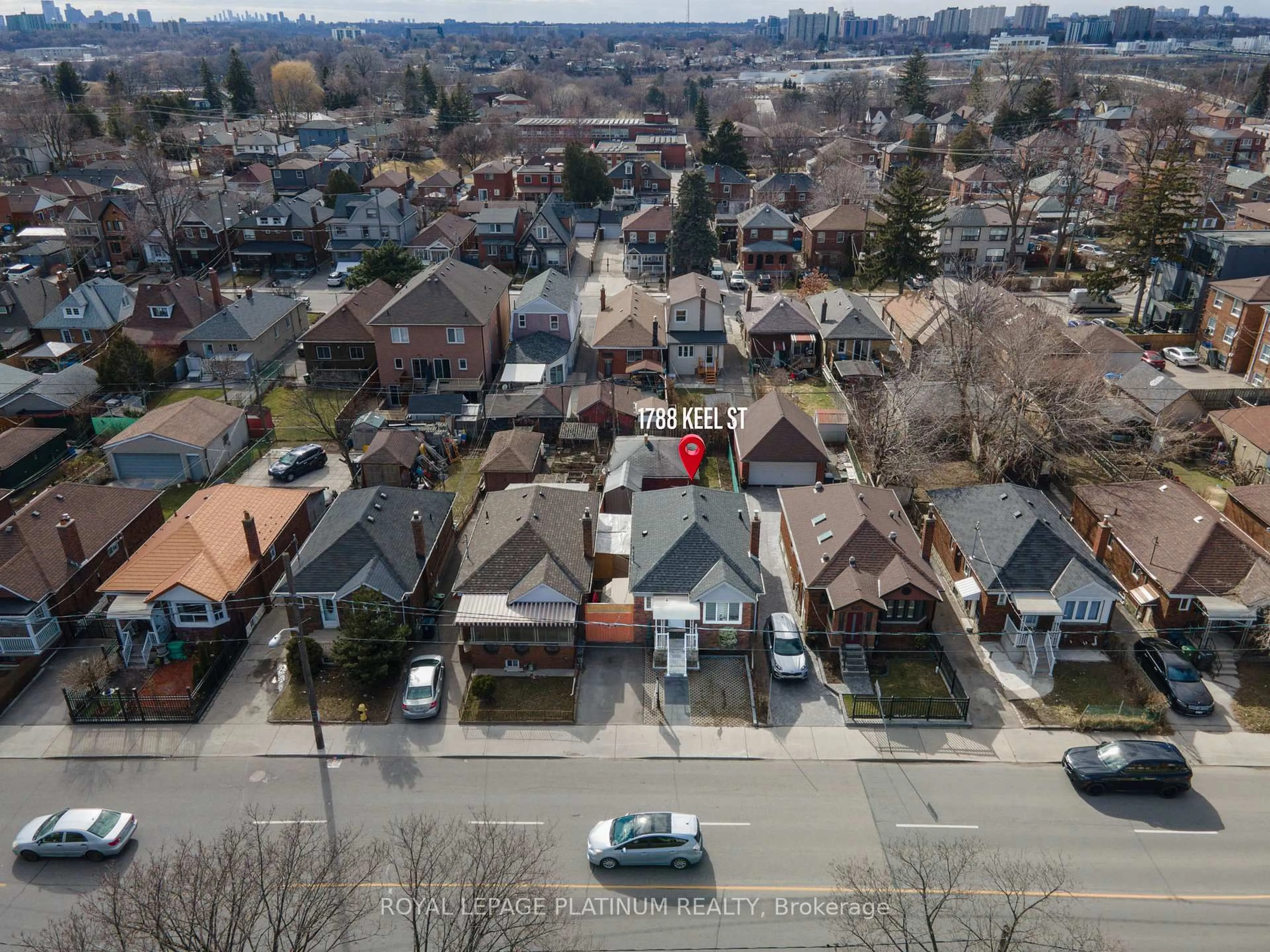 A pic from outside/outdoor area/front of a property/back of a property/a pic from drone, street for 1788 Keele St, Toronto Ontario M6M 3X1