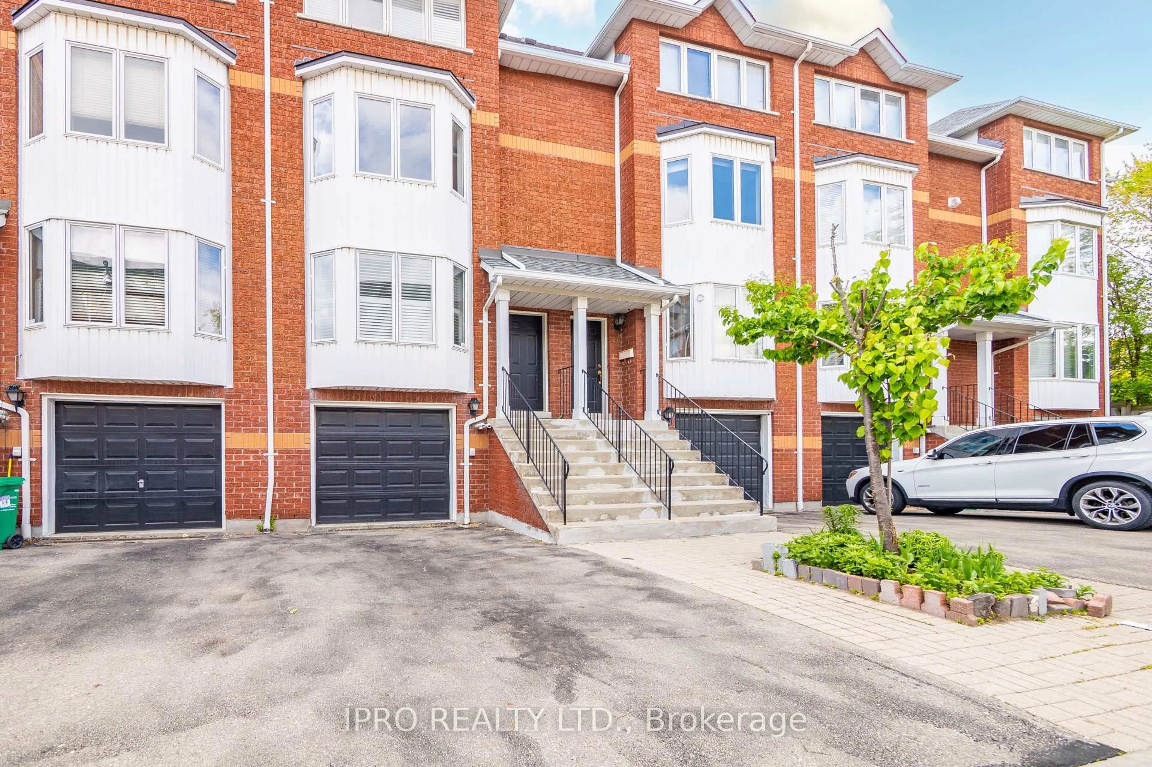 Home with brick exterior material, street for 43 Agnes St #12, Mississauga Ontario L5B 4J7