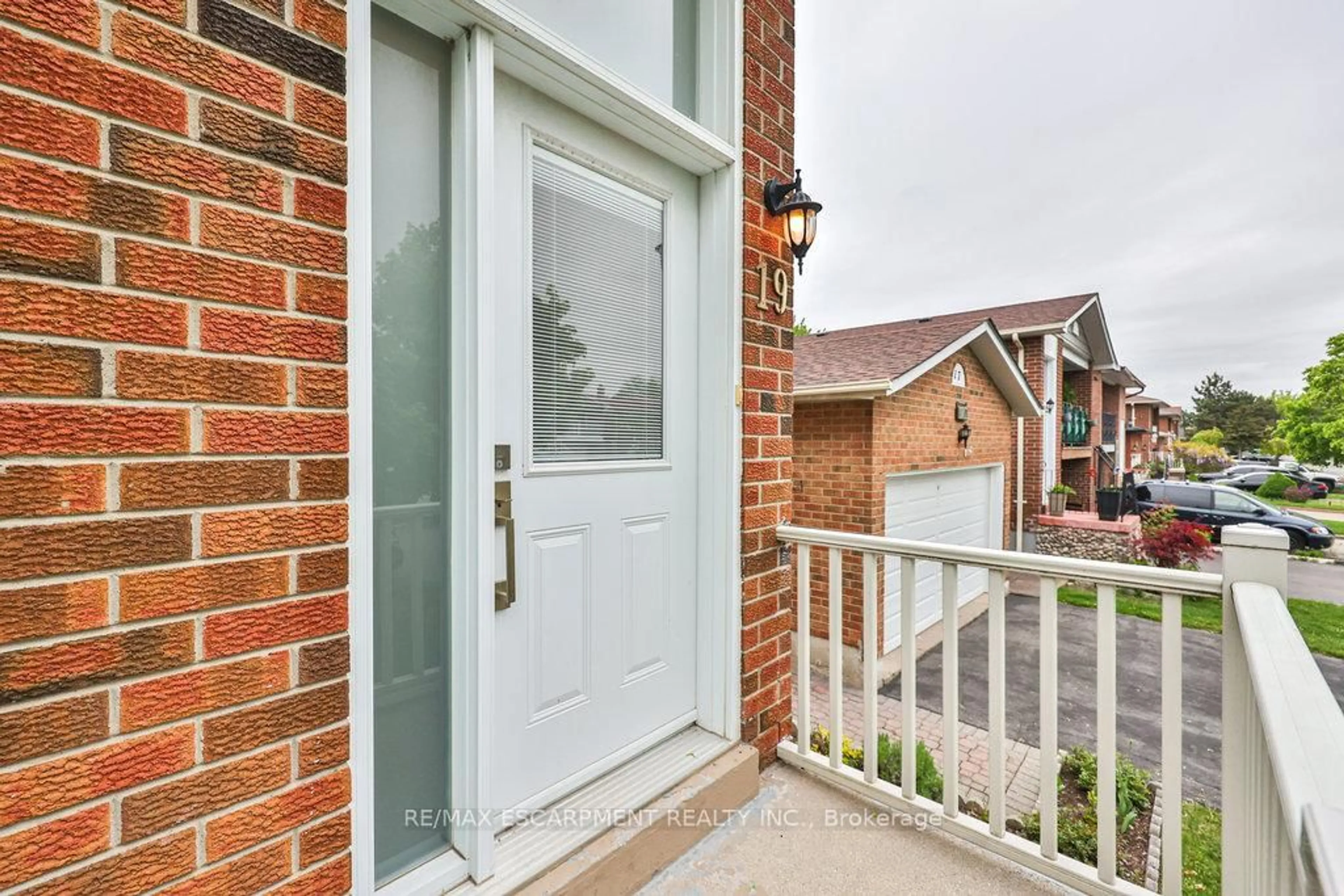 Unknown for 19 Deerpark Cres, Brampton Ontario L6X 2T6