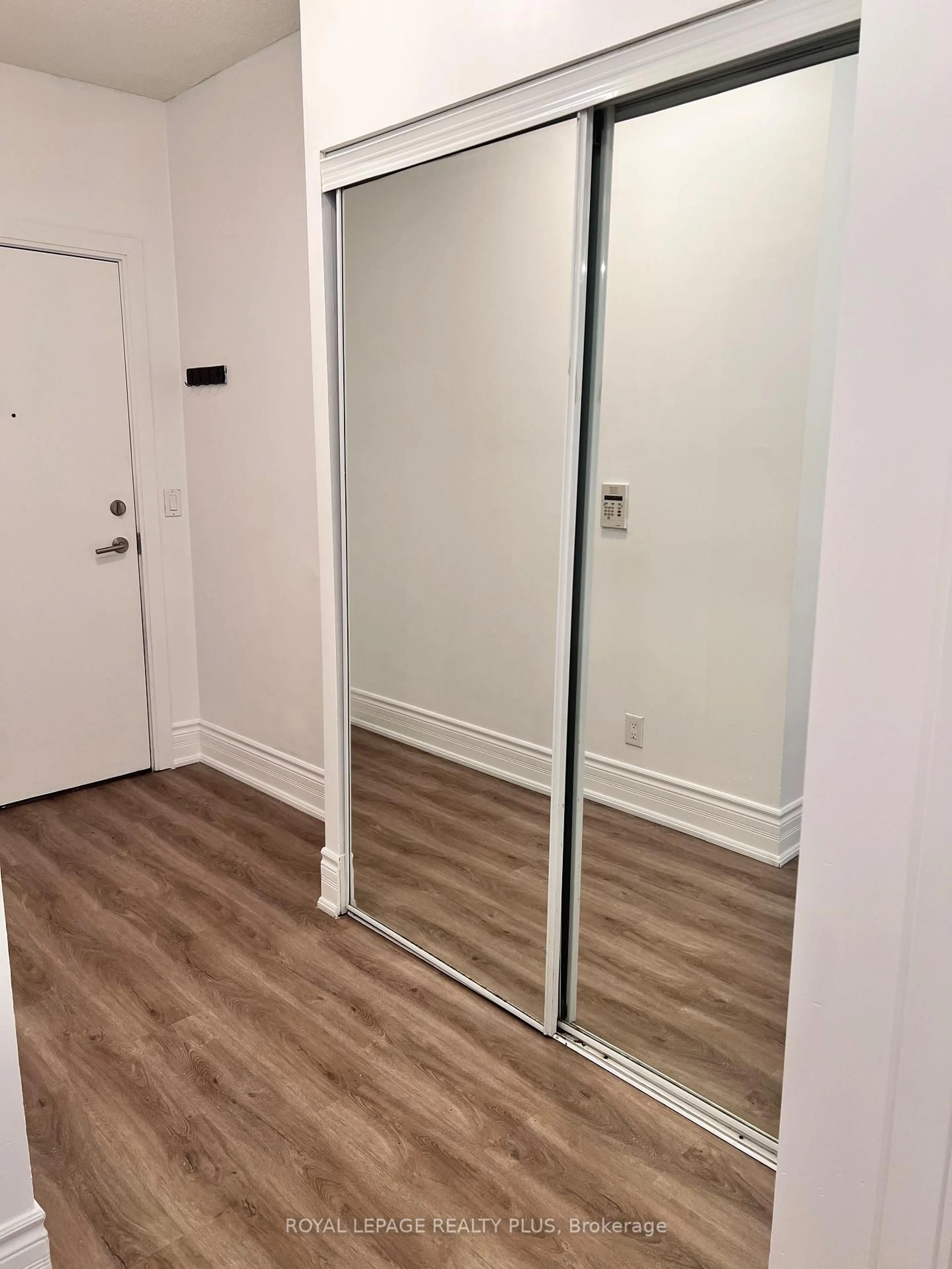 A pic of a room for 330 Burnhamthorpe Rd #304, Mississauga Ontario L5B 0E1