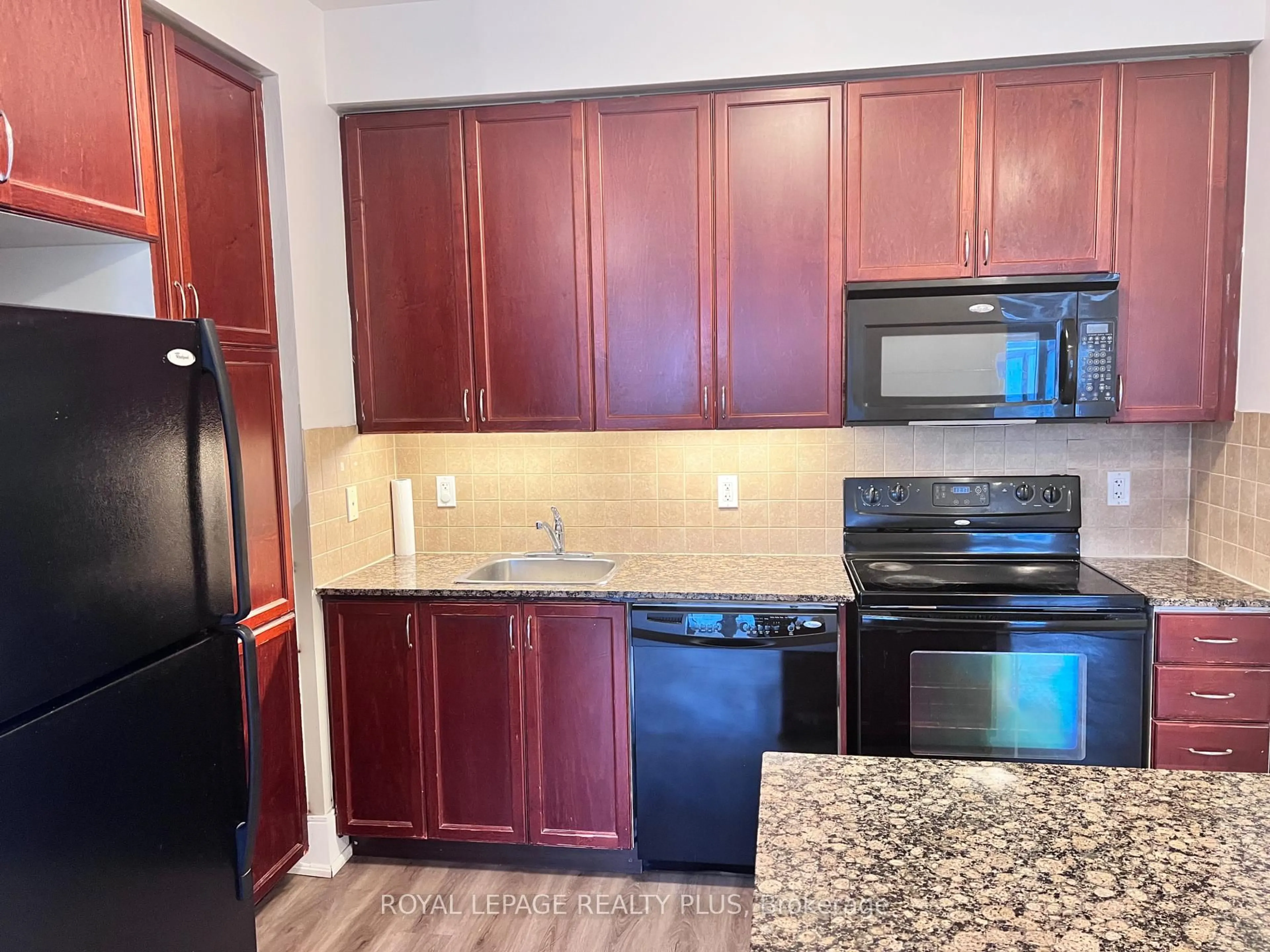 Standard kitchen, unknown for 330 Burnhamthorpe Rd #304, Mississauga Ontario L5B 0E1