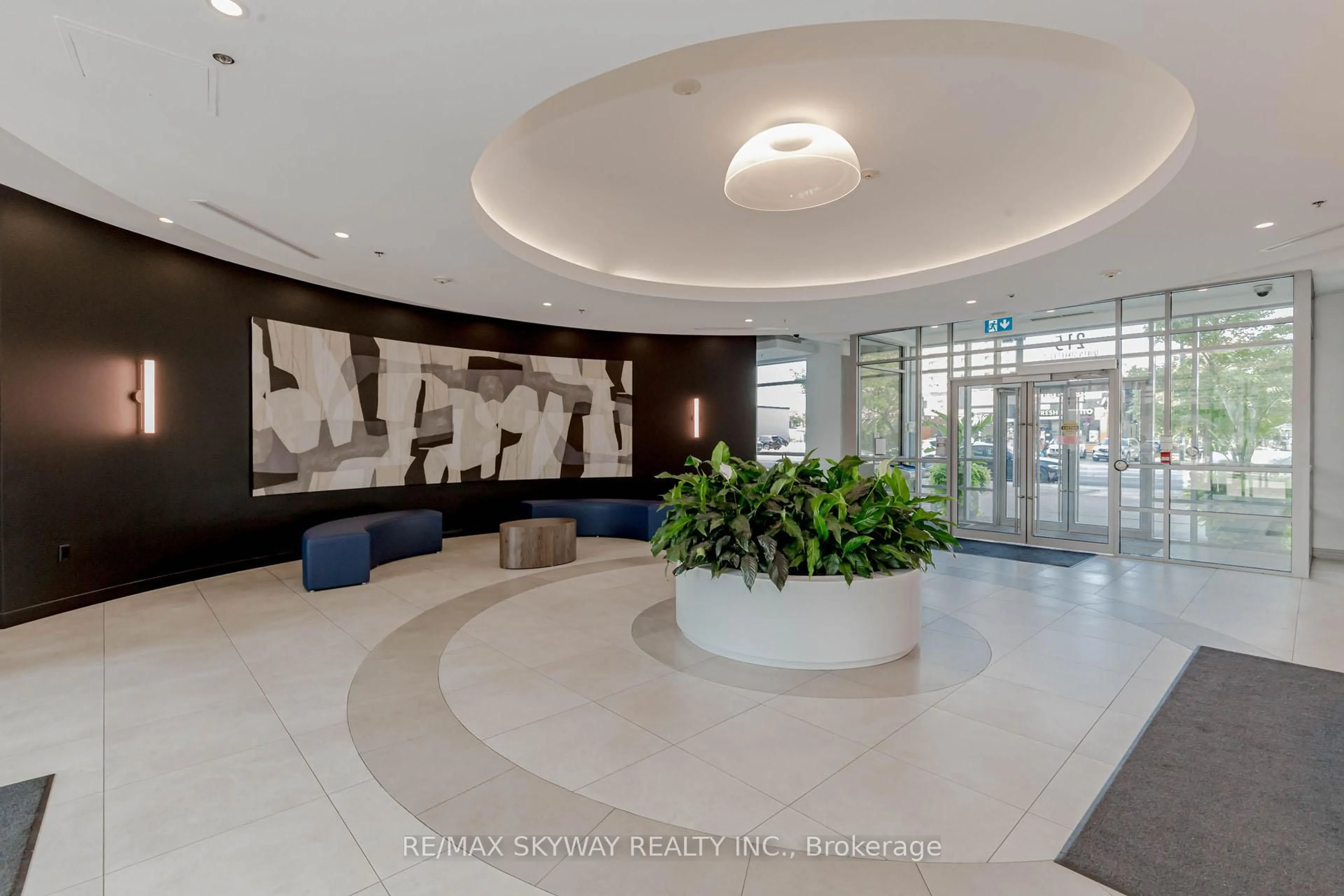 Lobby for 215 Queen St #403, Brampton Ontario L6W 0A9
