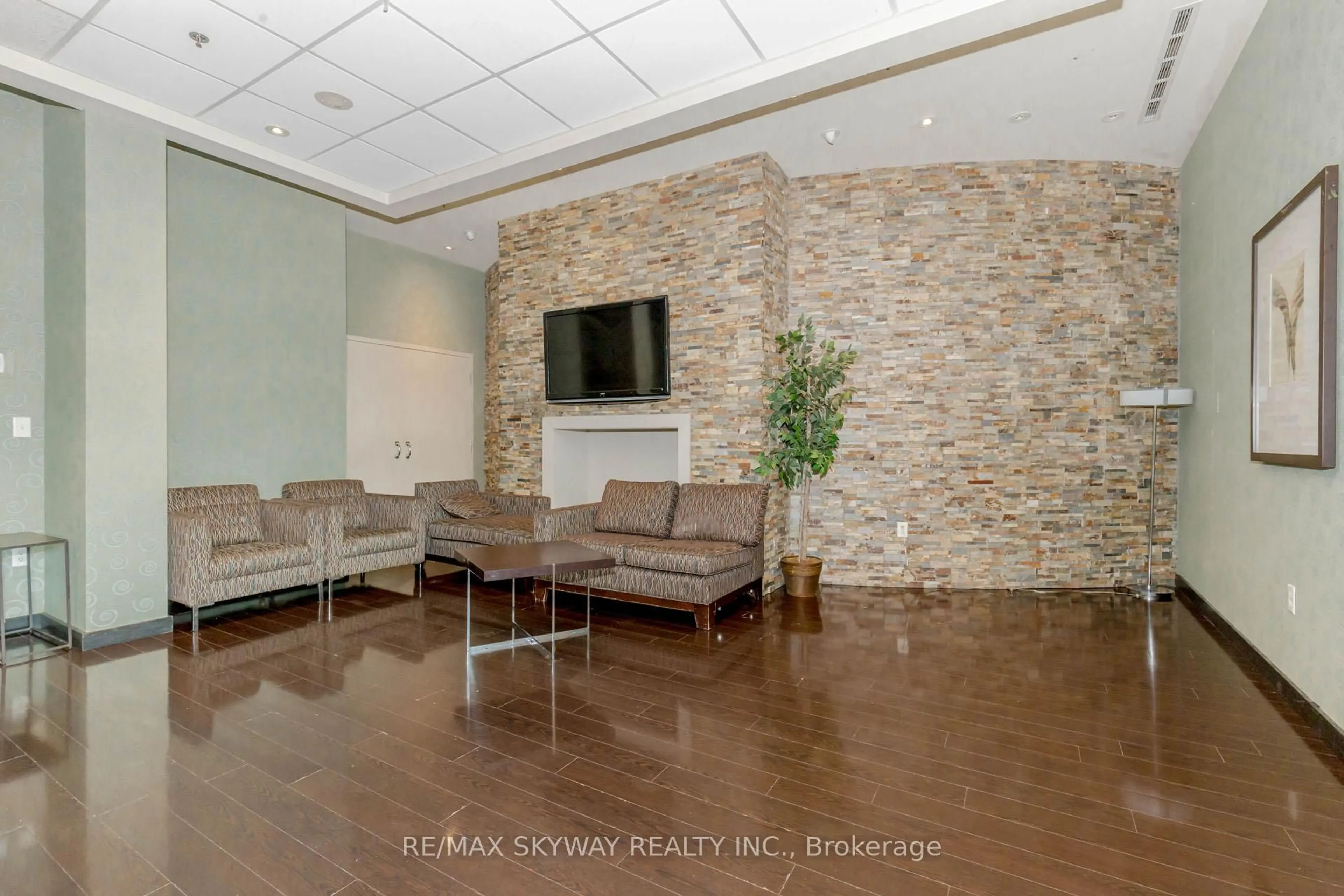 Lobby for 215 Queen St #403, Brampton Ontario L6W 0A9