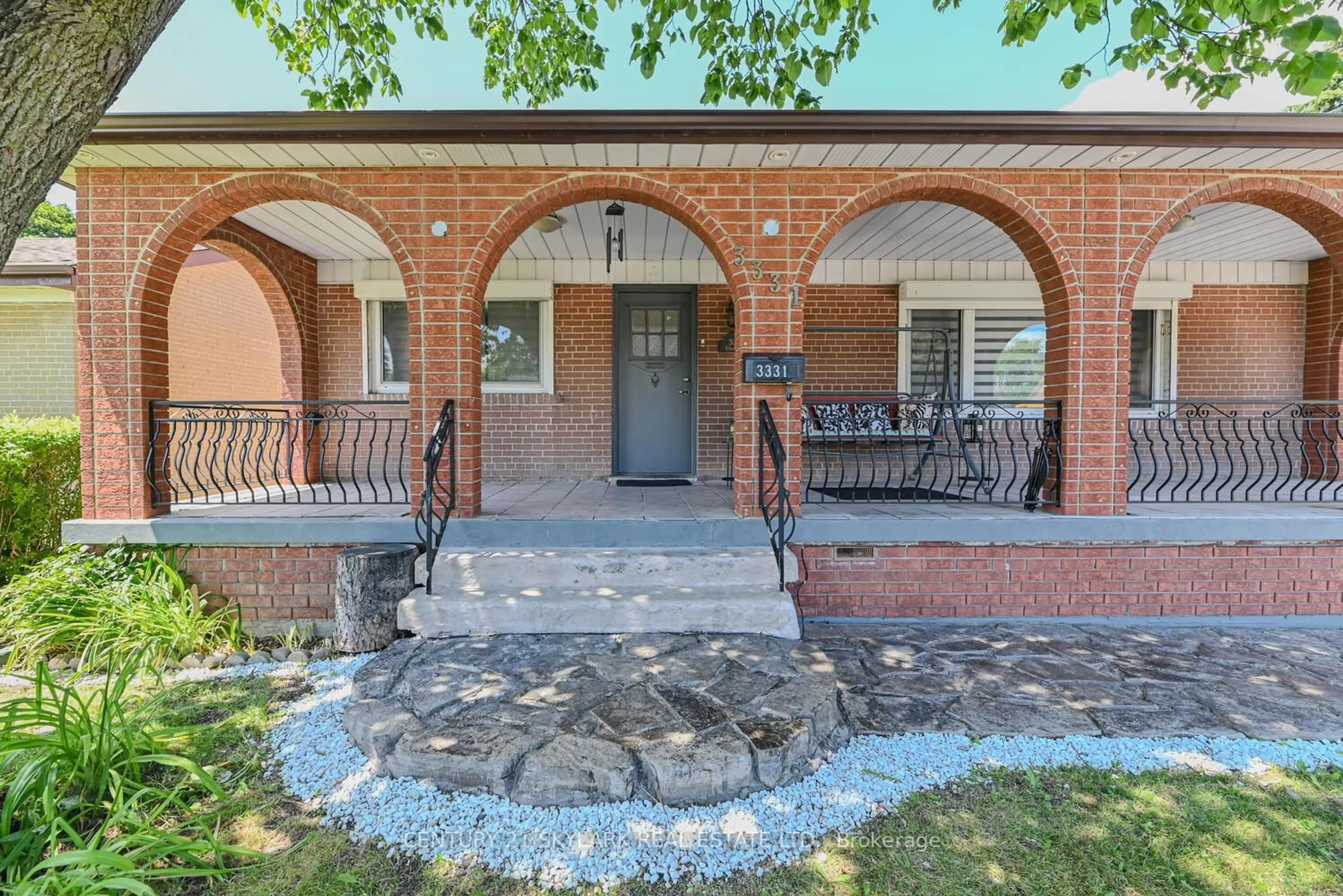 Patio, street for 3331 Etude Dr, Mississauga Ontario L4T 1T4