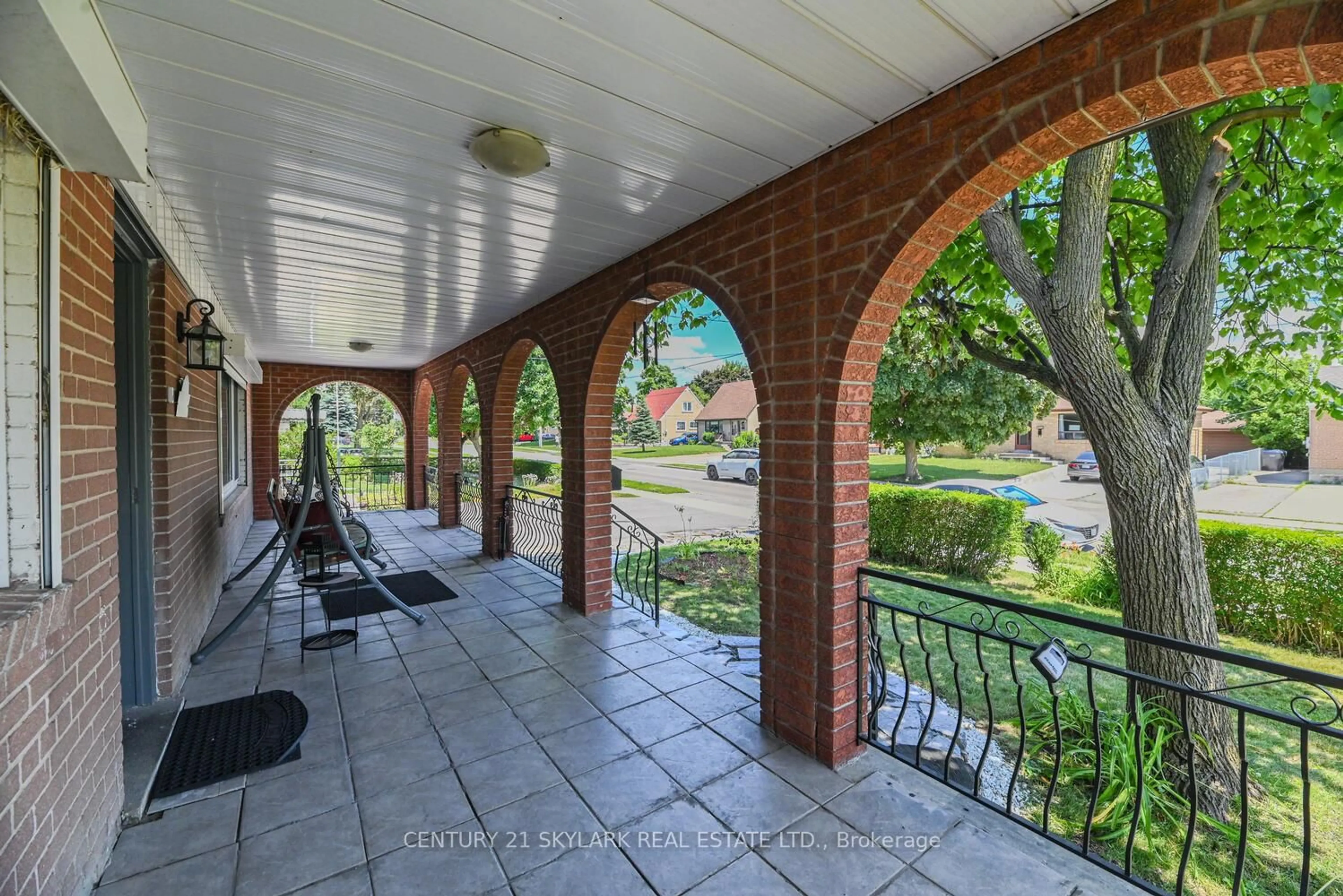 Patio, unknown for 3331 Etude Dr, Mississauga Ontario L4T 1T4