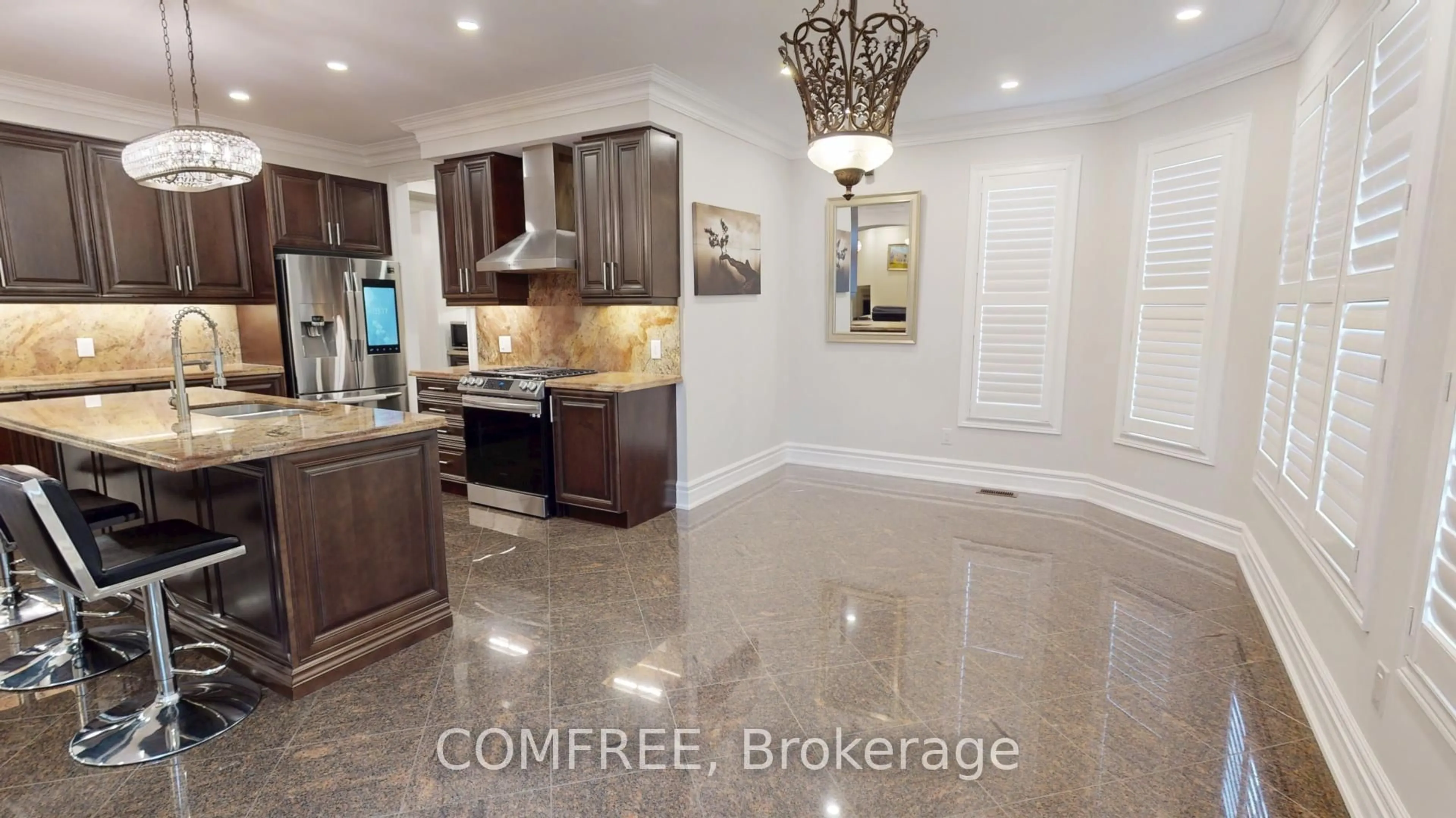 Open concept kitchen, ceramic/tile floor for 8 Mccandless Crt, Caledon Ontario L7C 3R7