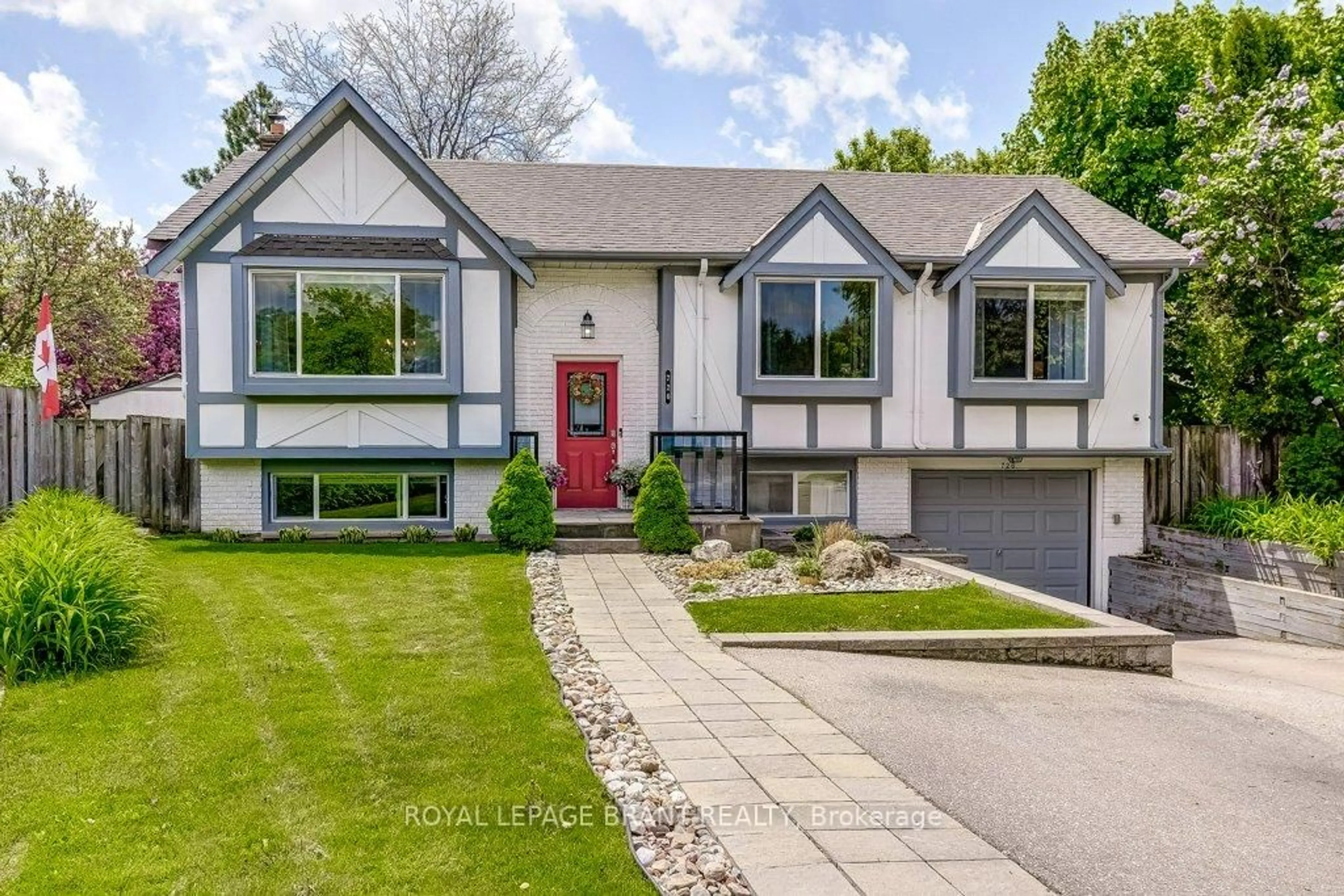 Home with brick exterior material, street for 726 Applewood Cres, Milton Ontario L9T 3C4
