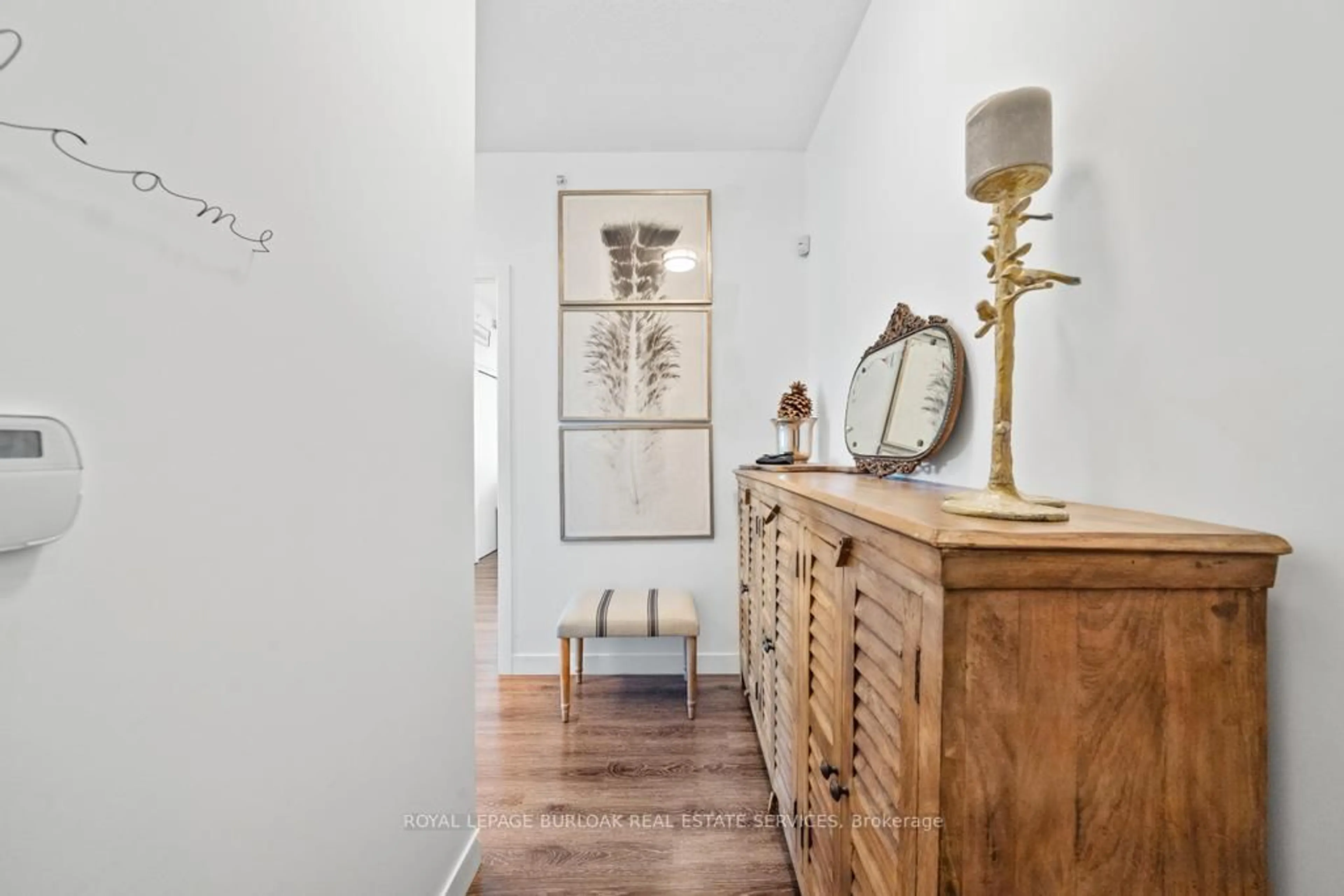 Indoor entryway for 2087 Fairview St #1809, Burlington Ontario L7R 0E5