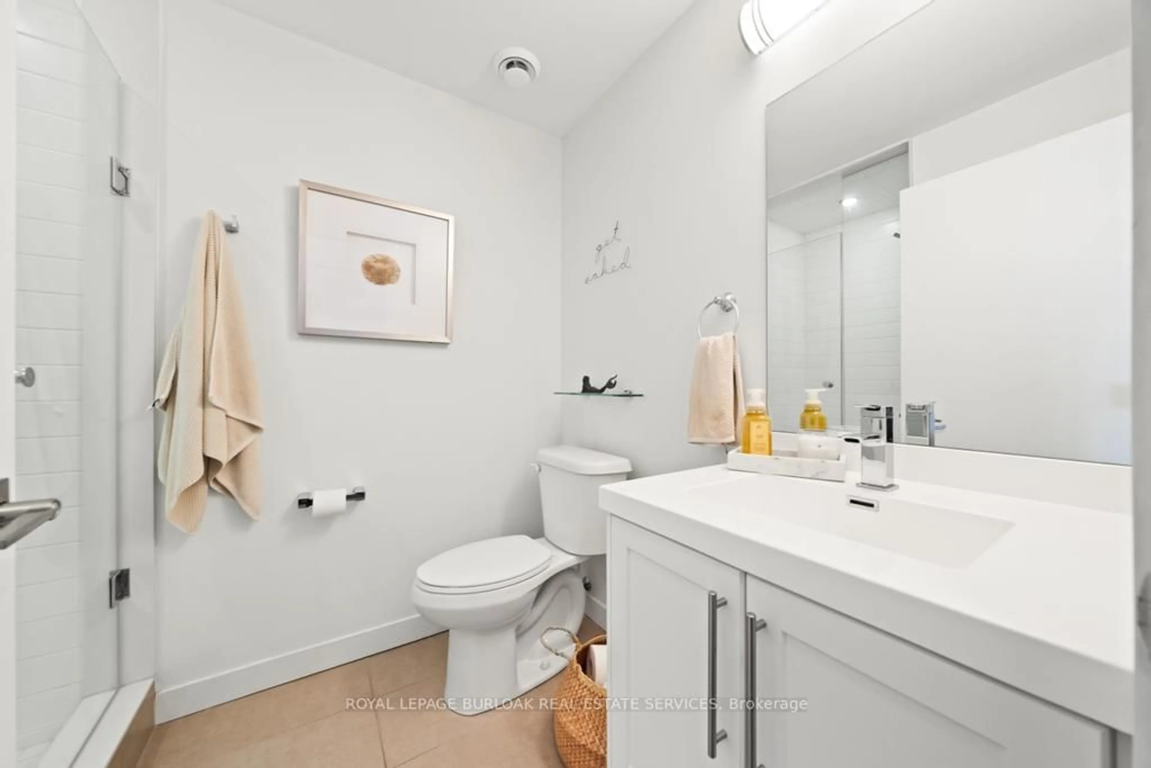 Standard bathroom, ceramic/tile floor for 2087 Fairview St #1809, Burlington Ontario L7R 0E5