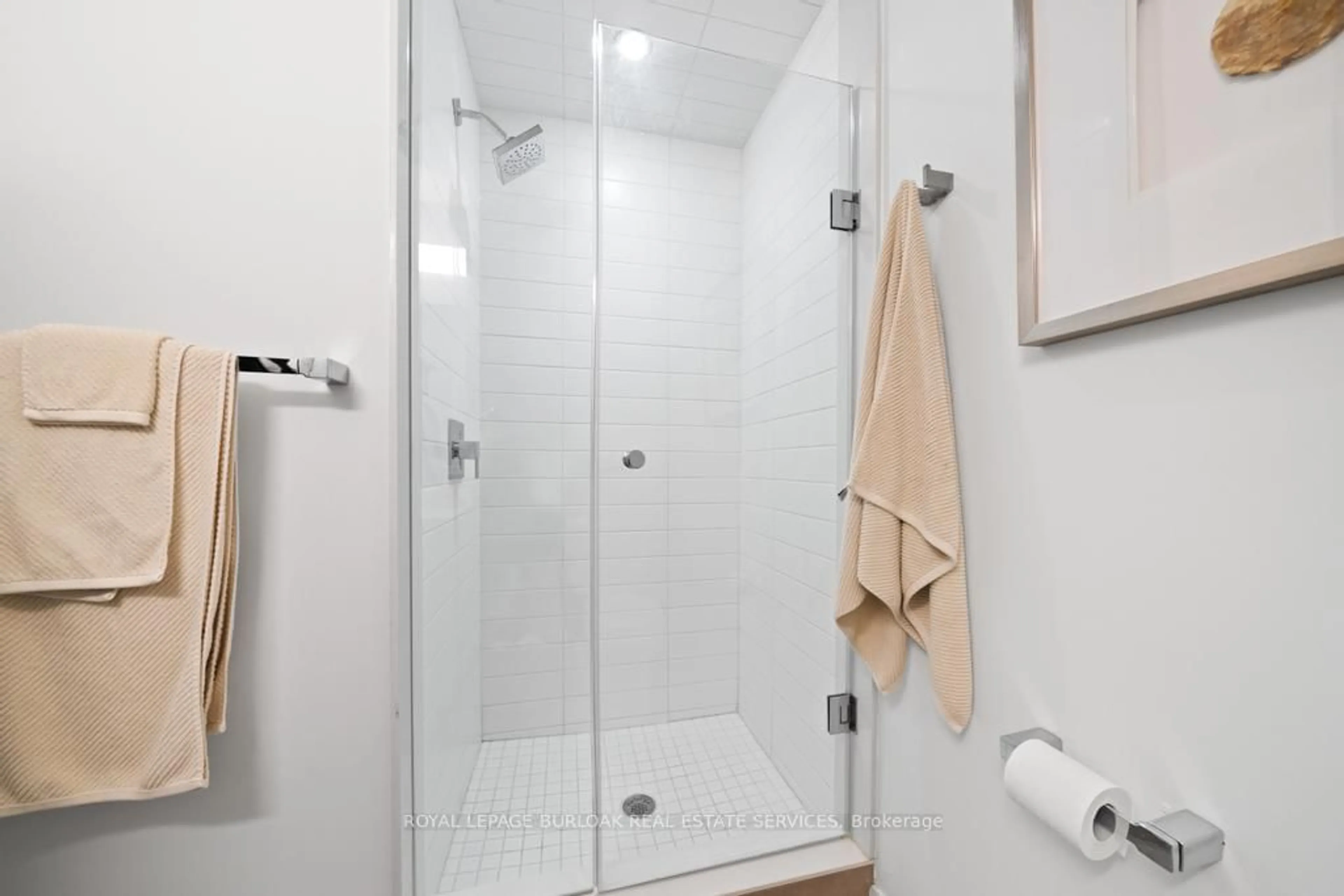 Standard bathroom, ceramic/tile floor for 2087 Fairview St #1809, Burlington Ontario L7R 0E5
