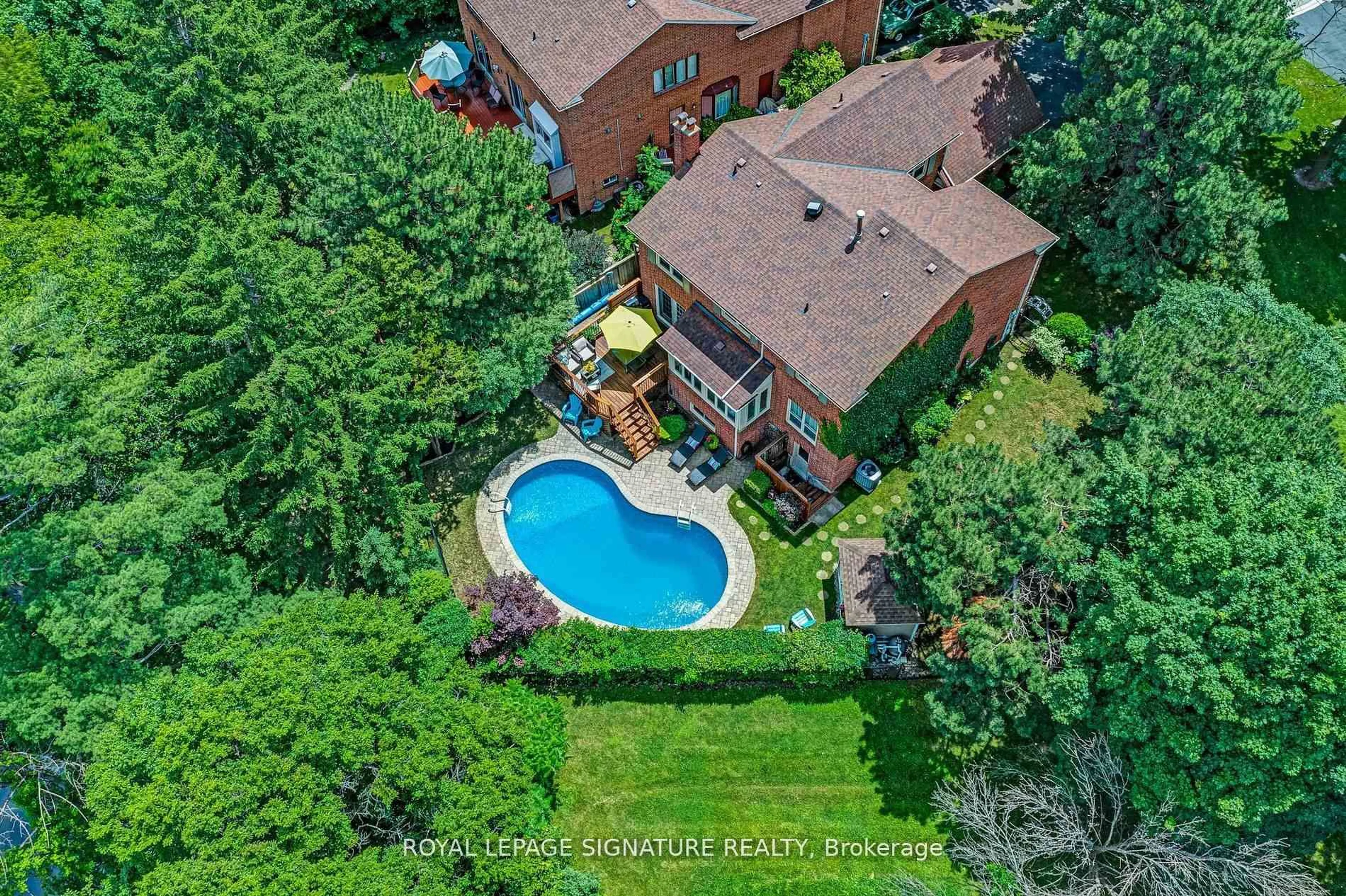 A pic from outside/outdoor area/front of a property/back of a property/a pic from drone, water/lake/river/ocean view for 4008 Powderhorn Crt, Mississauga Ontario L5L 3C4