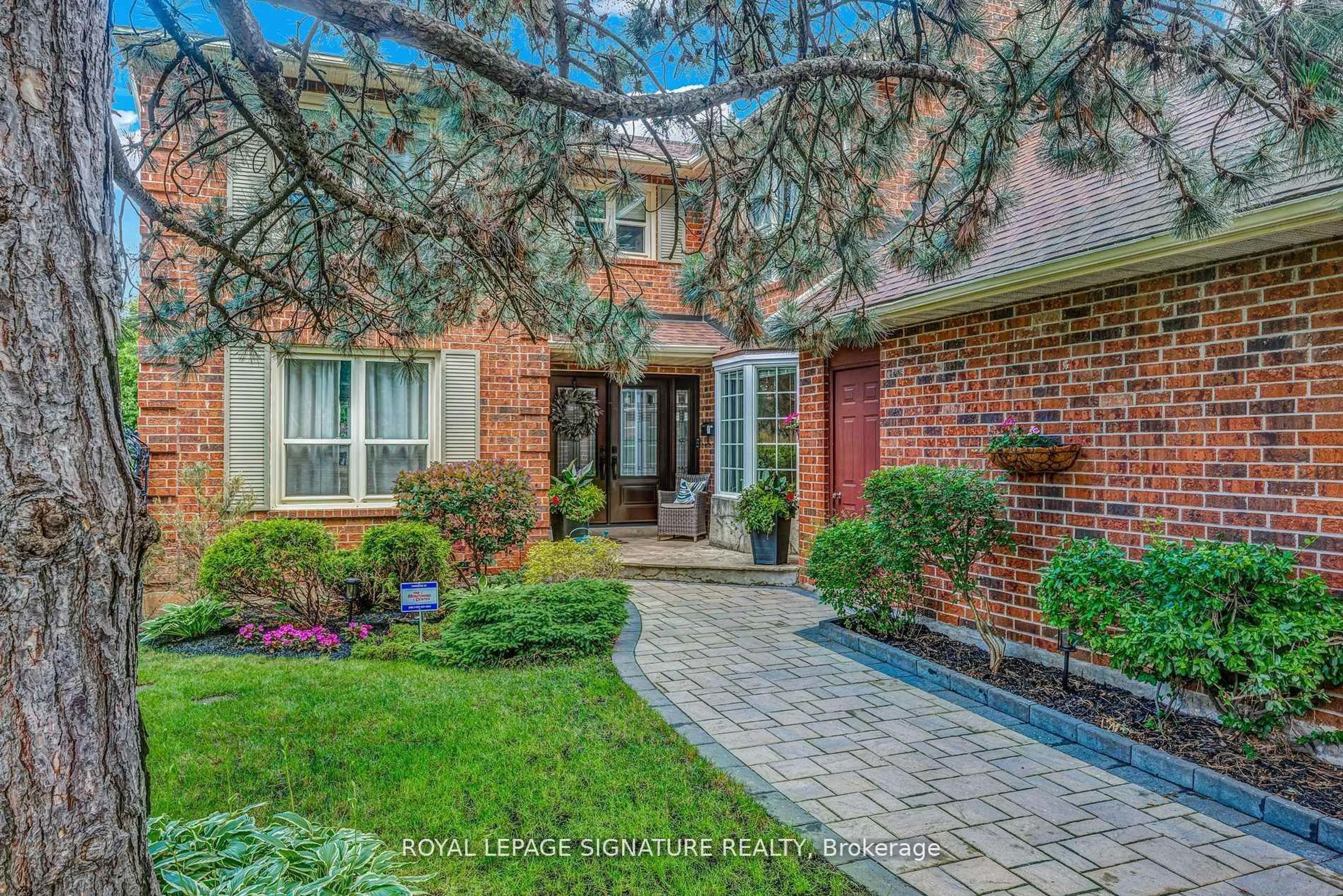 Home with brick exterior material, street for 4008 Powderhorn Crt, Mississauga Ontario L5L 3C4