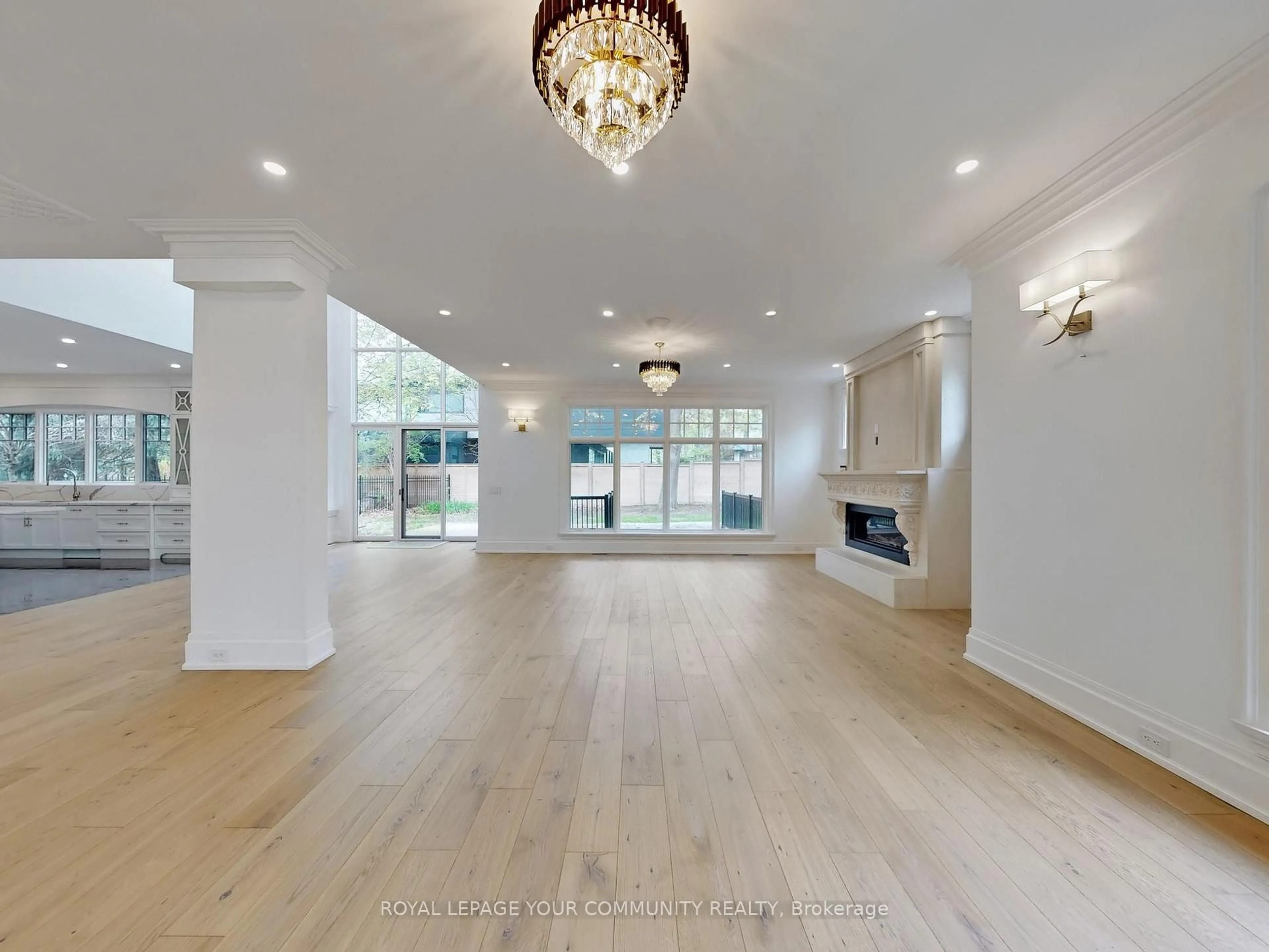 Indoor foyer for 1257 Lakeshore Rd, Oakville Ontario L6L 1E7