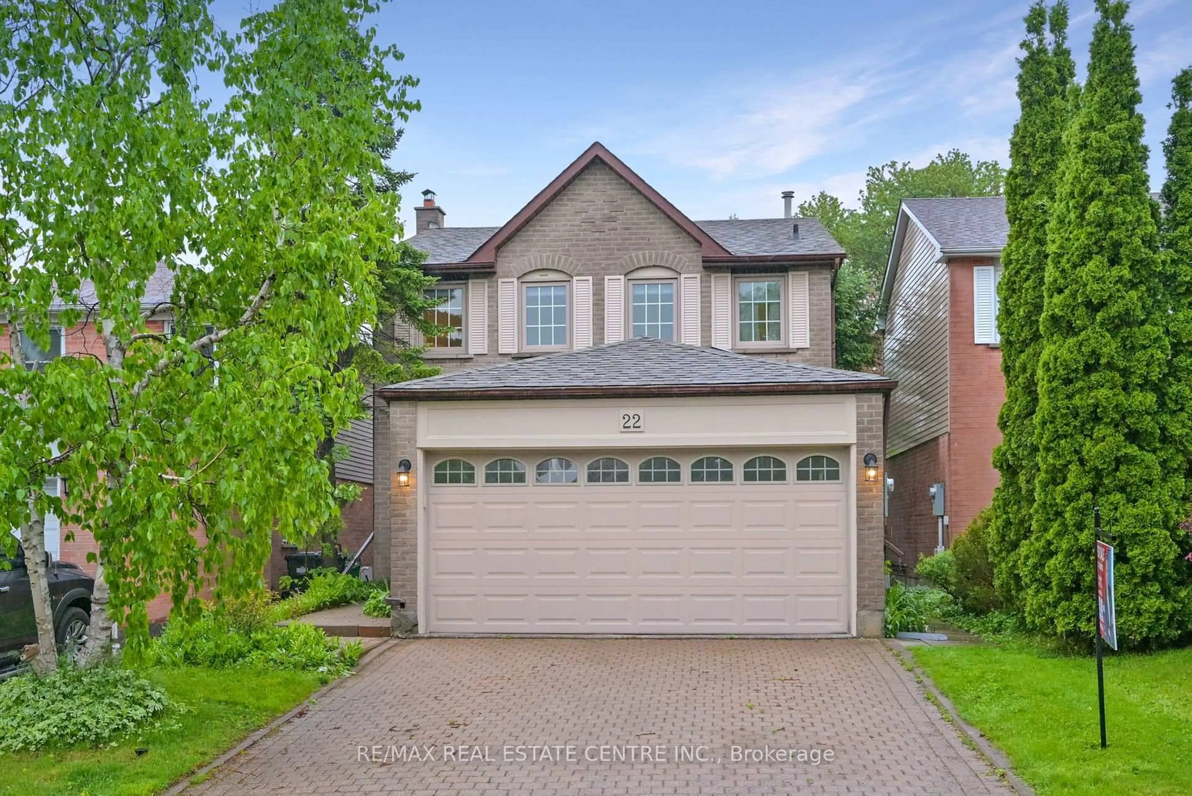 Home with brick exterior material, street for 22 Horton Cres, Brampton Ontario L6S 5J2