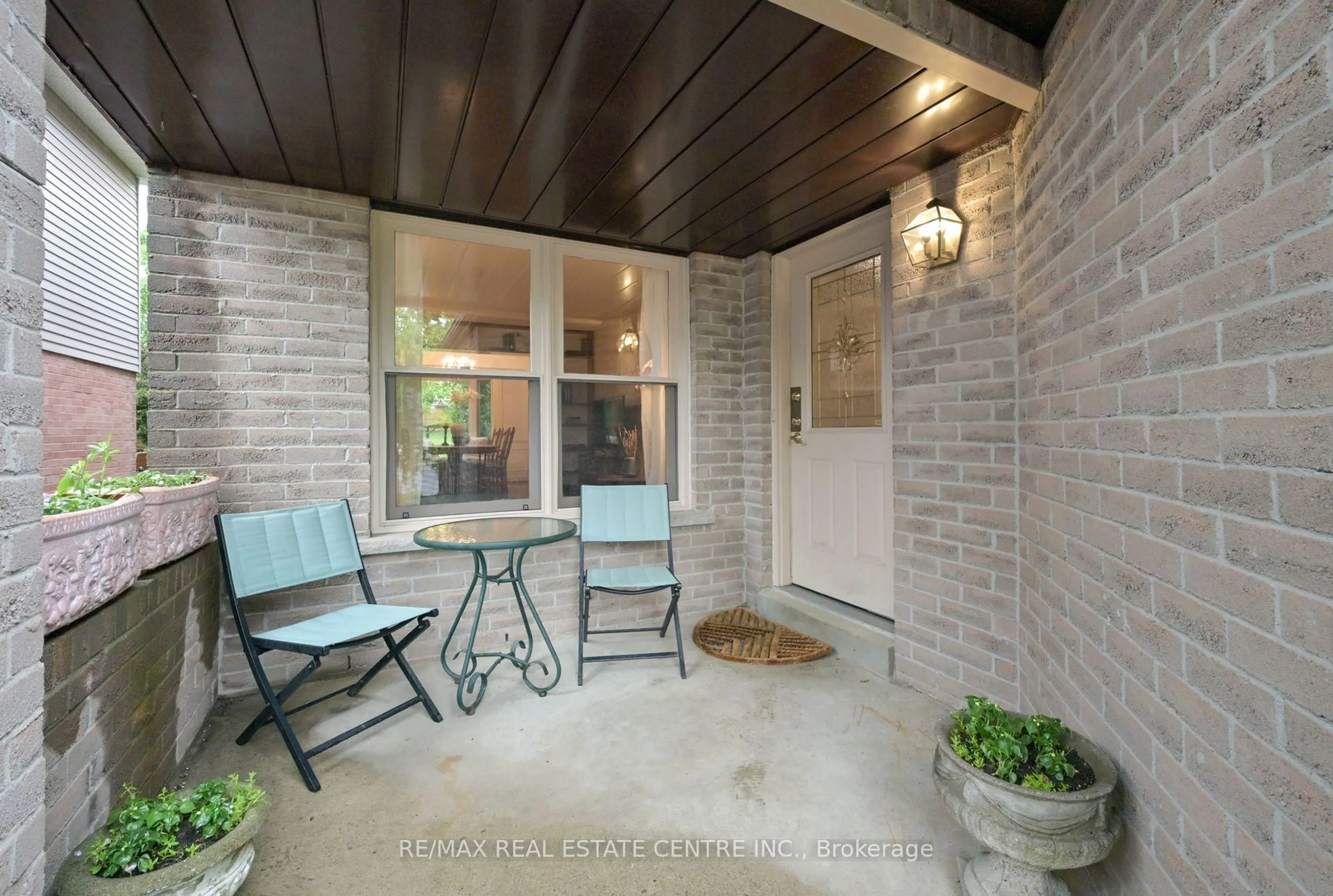 Patio, street for 22 Horton Cres, Brampton Ontario L6S 5J2