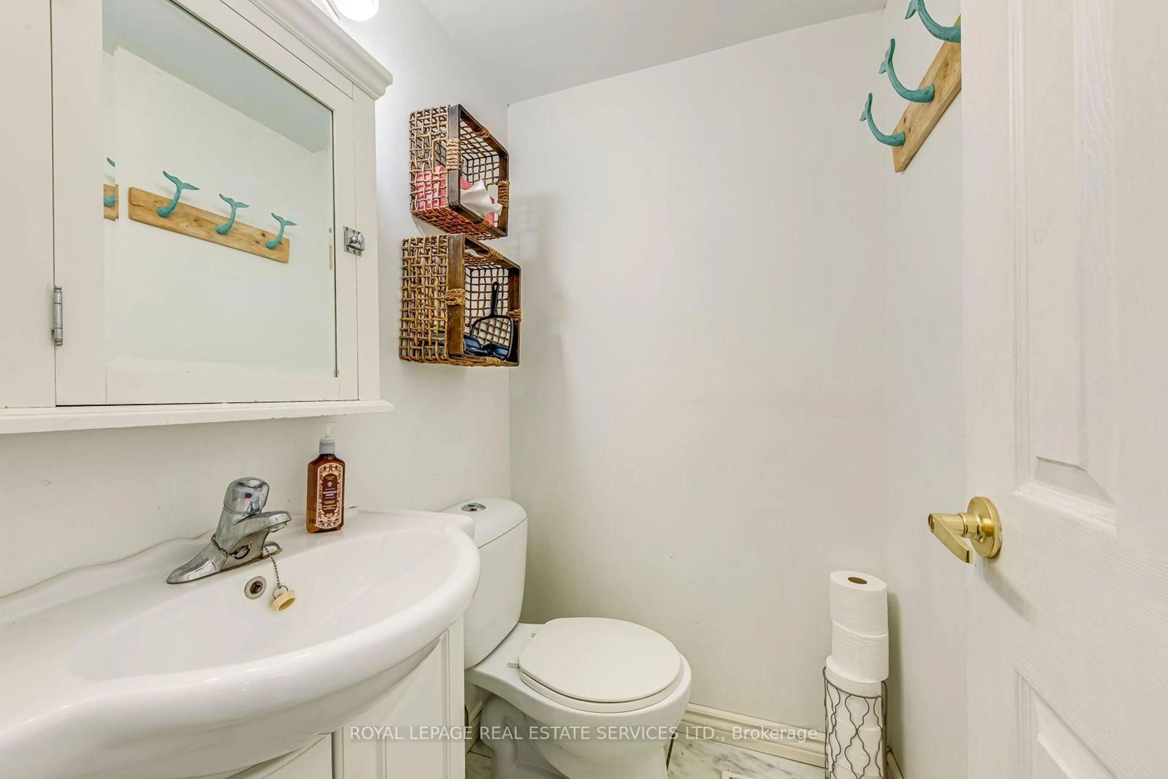 Standard bathroom, unknown for 1321 Playford Rd, Mississauga Ontario L5J 3V9