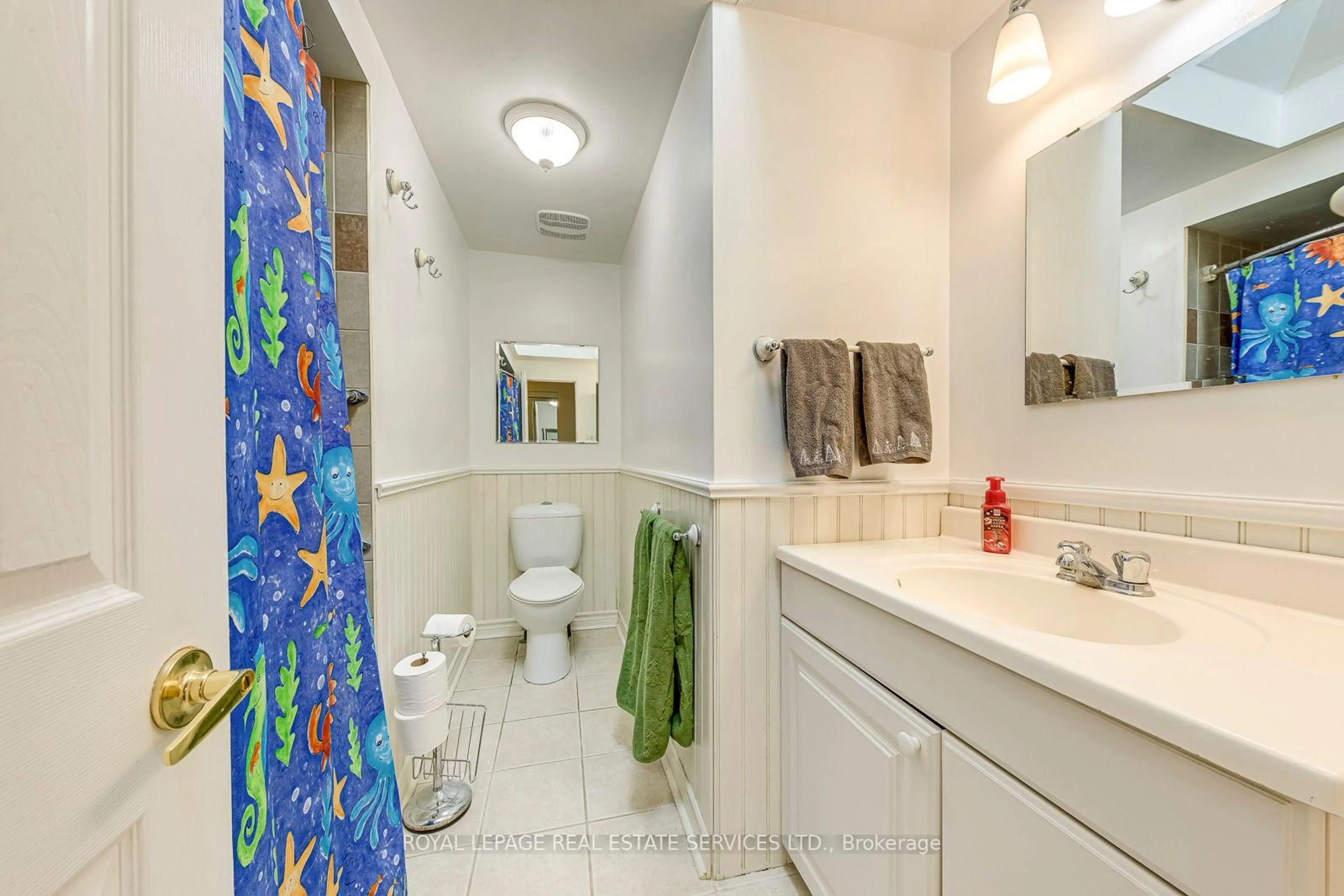 Standard bathroom, ceramic/tile floor for 1321 Playford Rd, Mississauga Ontario L5J 3V9