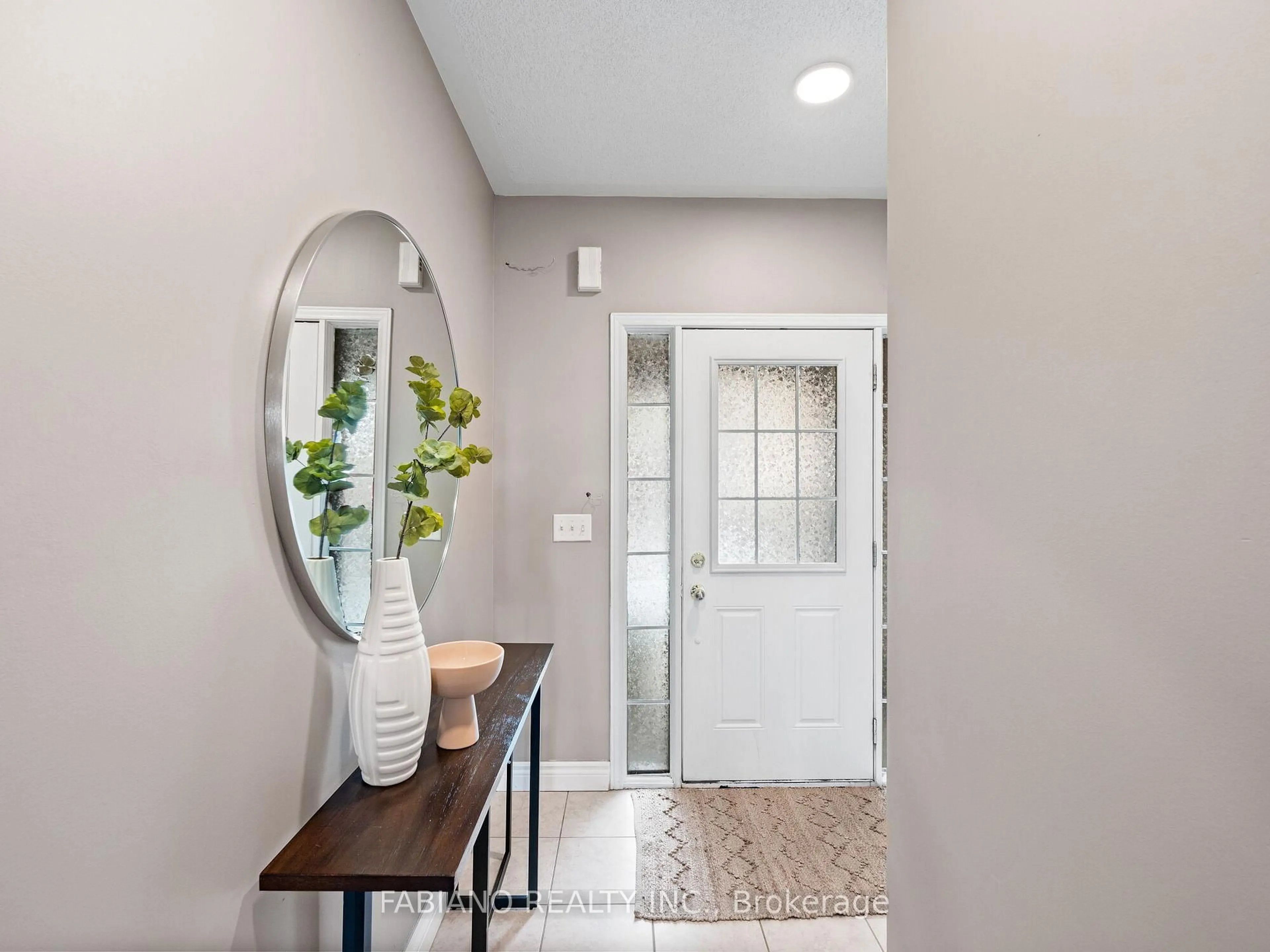 Indoor entryway for 6 Davenhill Rd, Brampton Ontario L6P 3E1