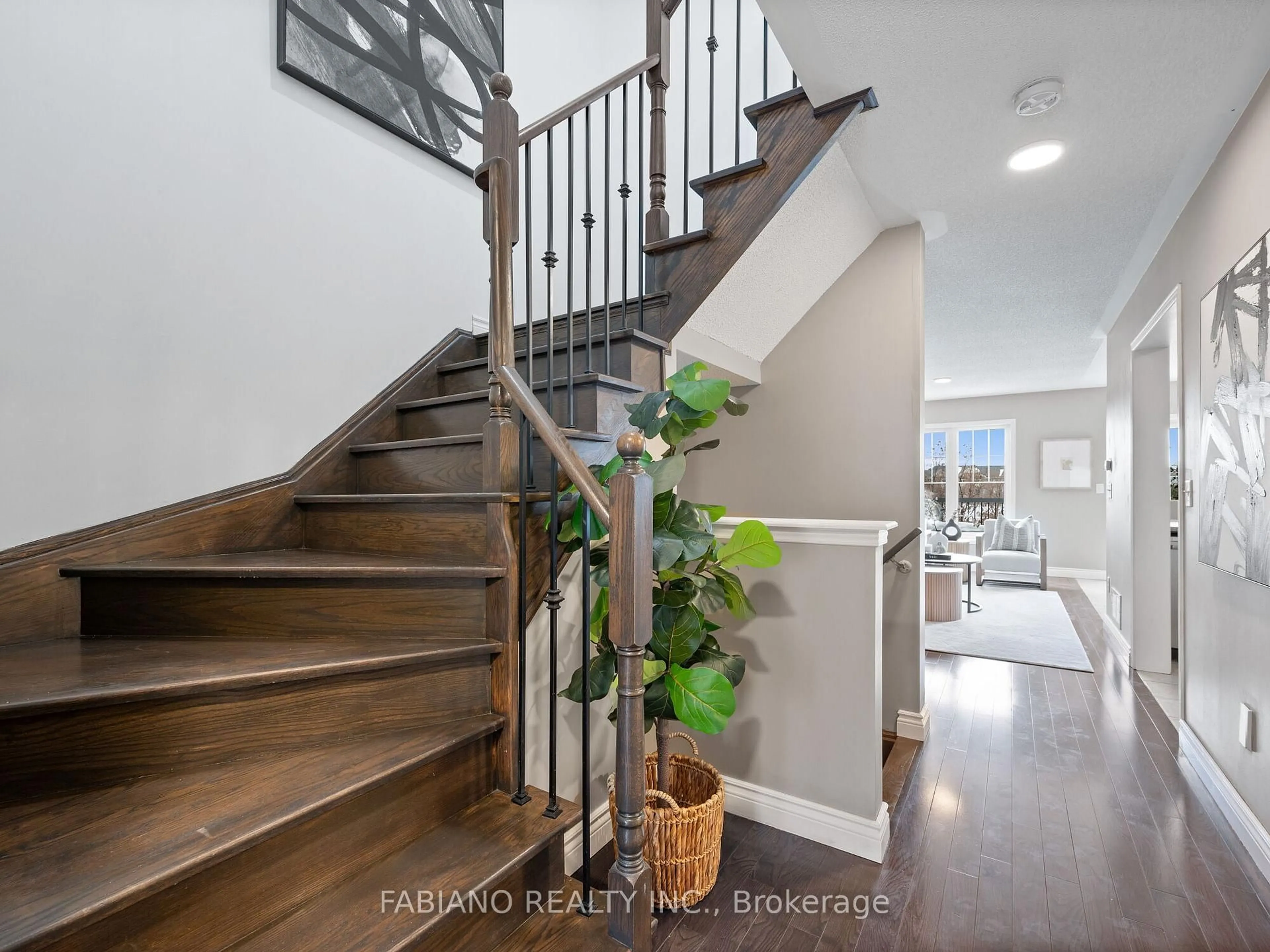 Indoor entryway for 6 Davenhill Rd, Brampton Ontario L6P 3E1
