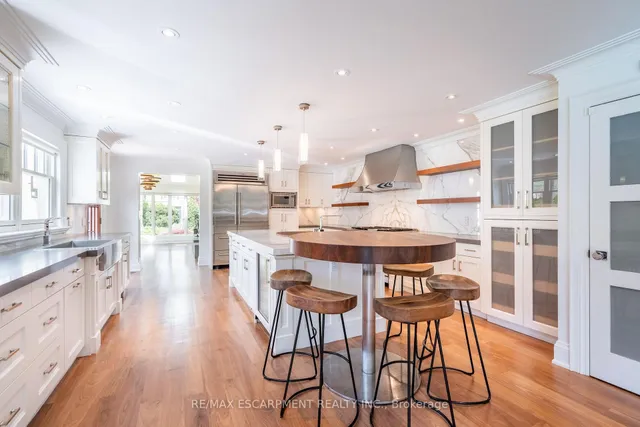 Additional property image - 3045 Lakeshore Rd