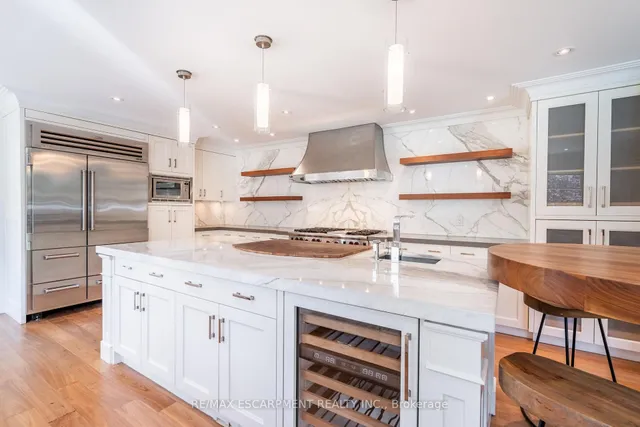 Additional property image - 3045 Lakeshore Rd