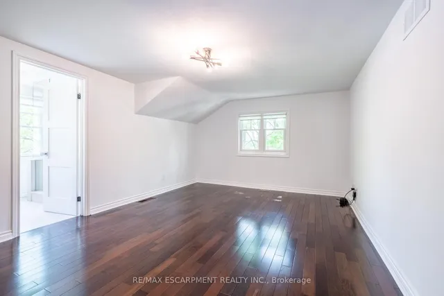 Additional property image - 3045 Lakeshore Rd