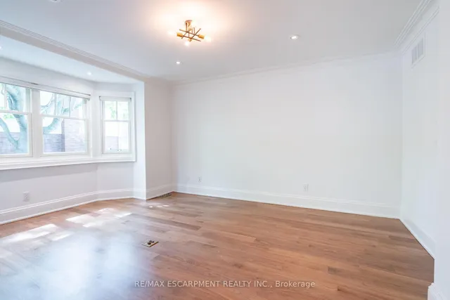 Additional property image - 3045 Lakeshore Rd