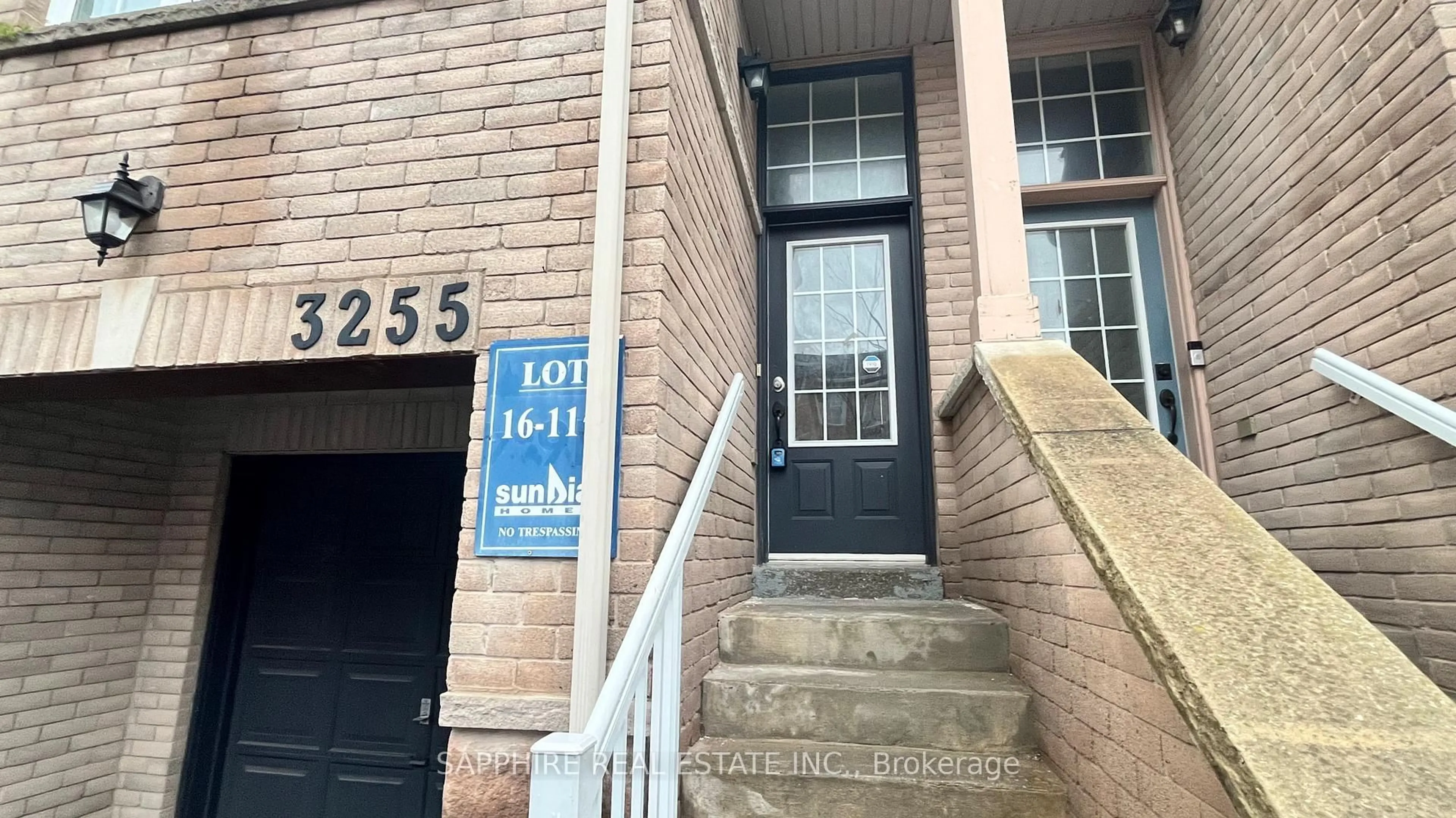 Unknown for 3255 Redpath Circ, Mississauga Ontario L5N 8R3